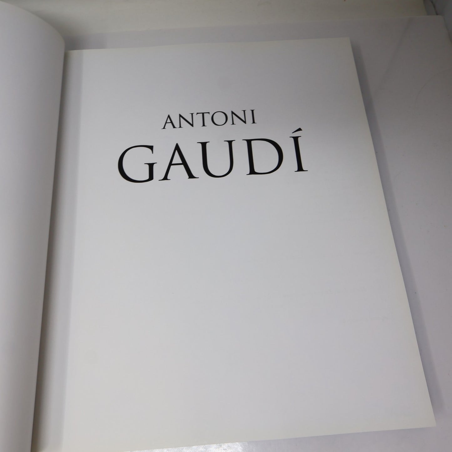 Gaudi Architecte et Artiste Jeremy Roe Parkstone 2006 HC DJ Français French Book