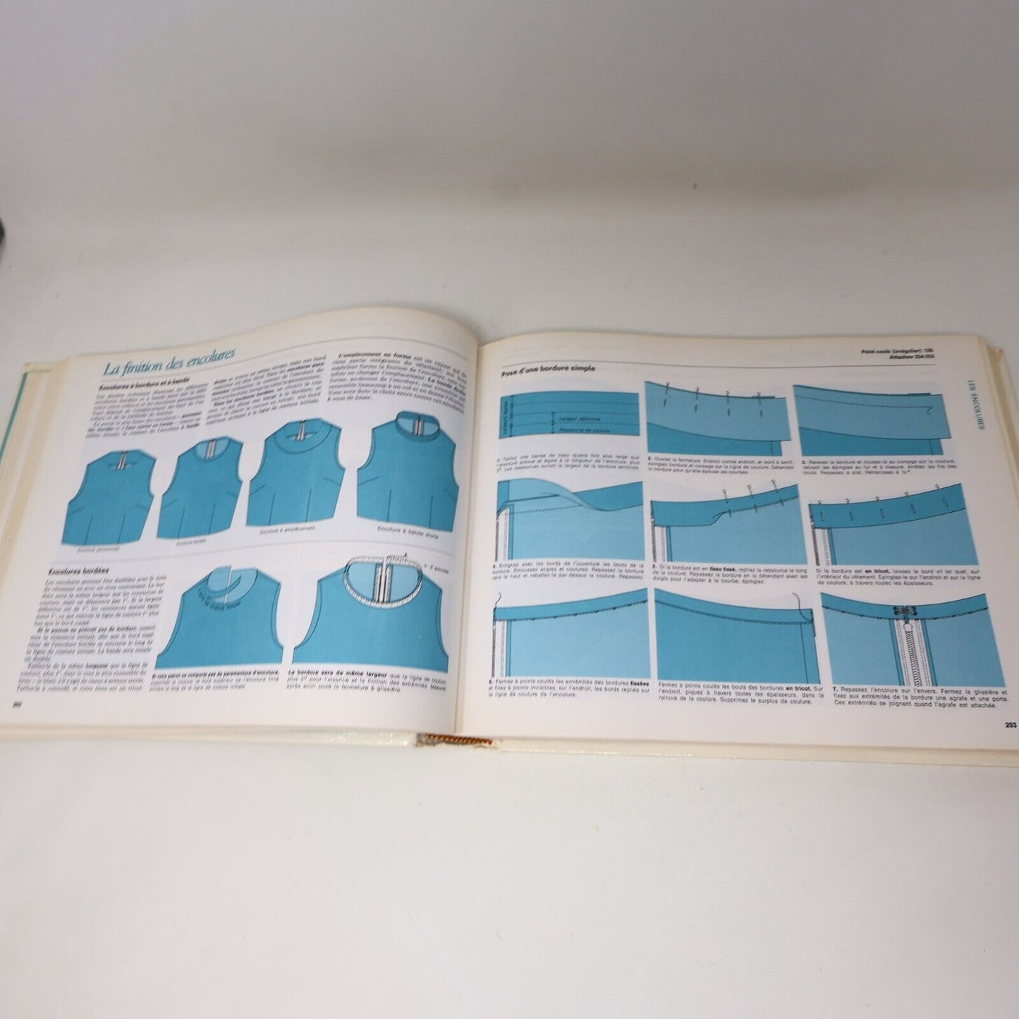 1976 Guide de la Couture Pratique et Créative Reader's Digest Français Hardcover