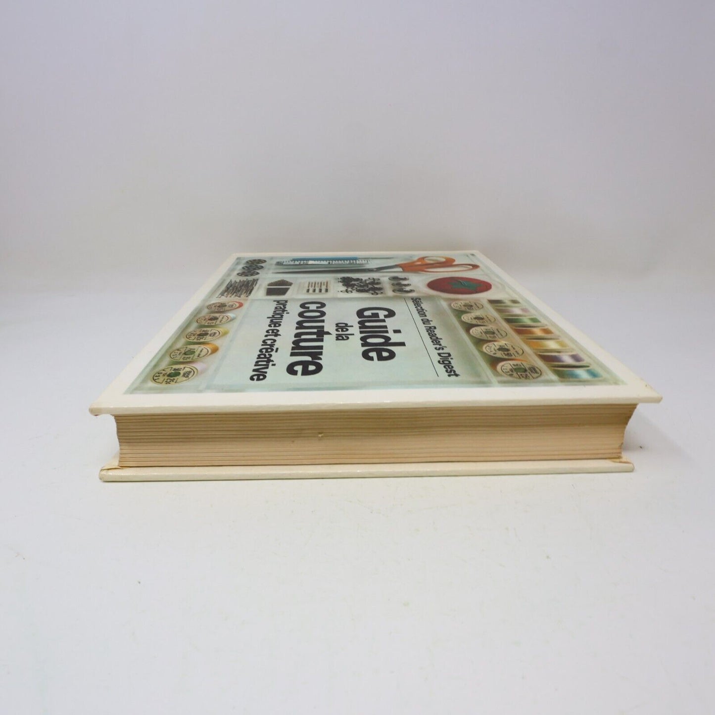 1976 Guide de la Couture Pratique et Créative Reader's Digest Français Hardcover