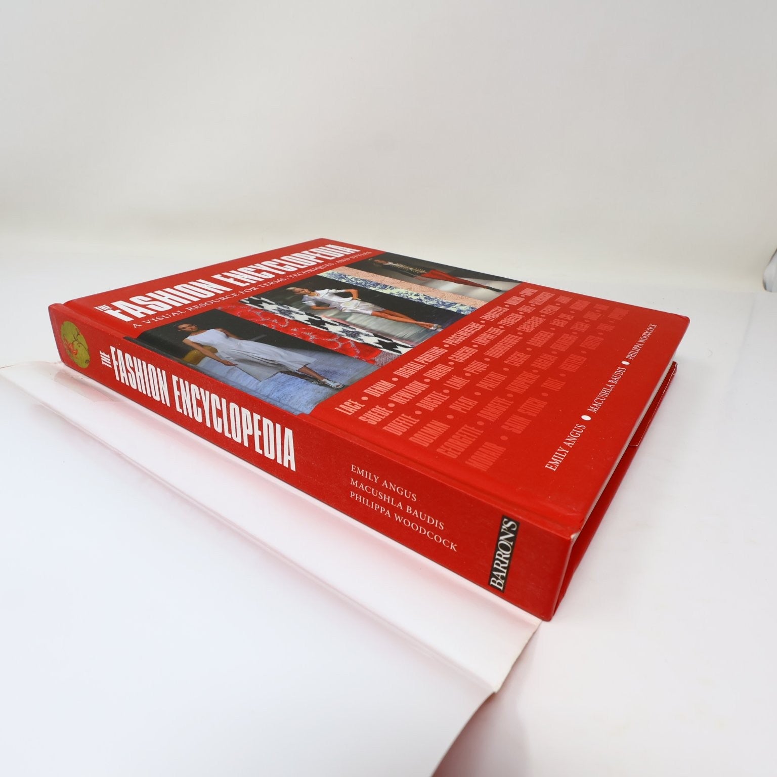 The Fashion Encyclopedia Angus/Baudis/Woodcock 2015 Illustrated Barron's HC DJ