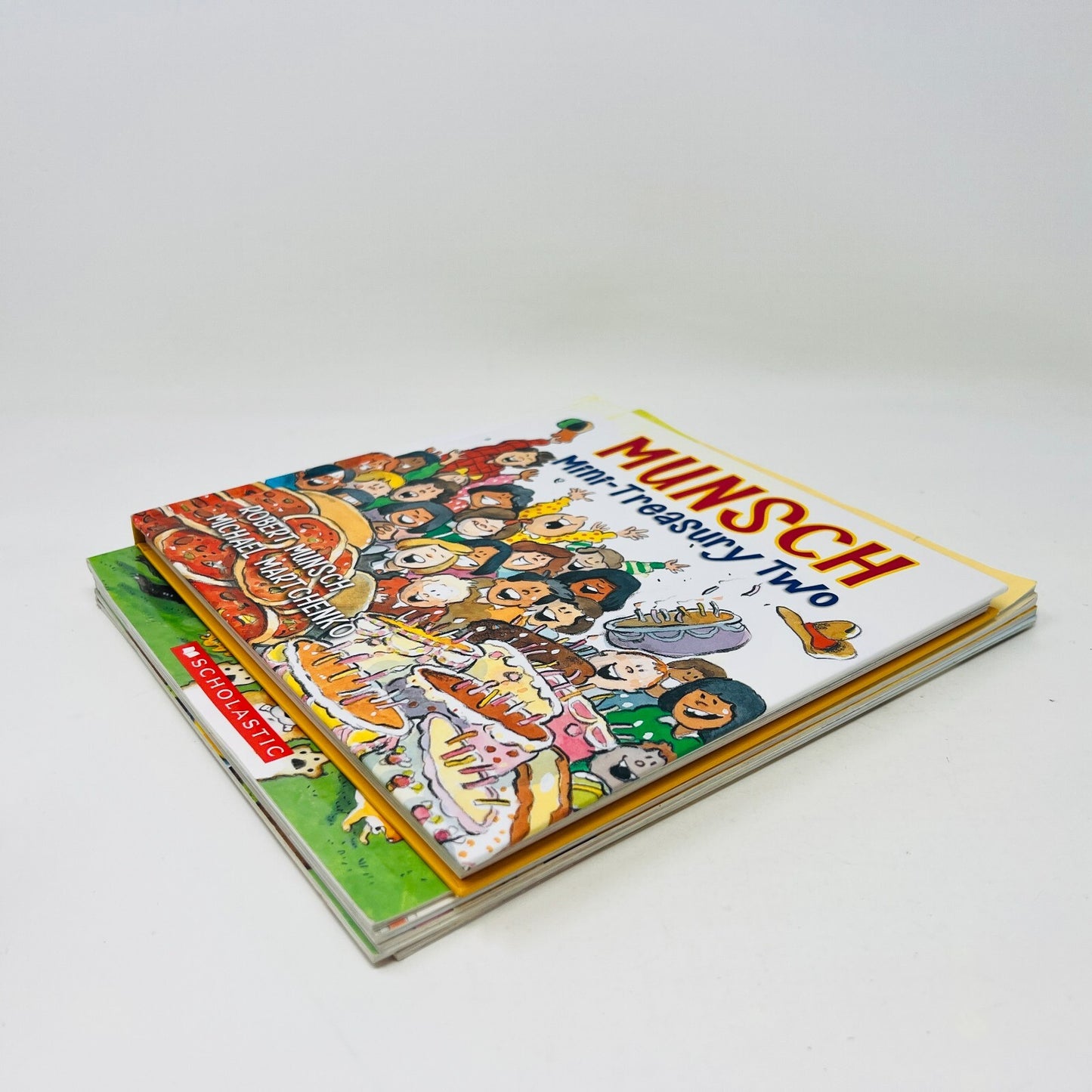 Robert Munsch/Michael Martchenko Lot 6 Children's Books Moose!/Smelly Socks/Roar