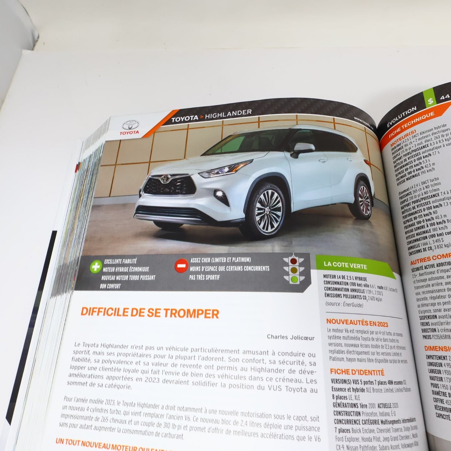 L'Annuel de l'Automobile & Le Guide de L'Auto 2023 Lot 2 Livres Voitures Chars