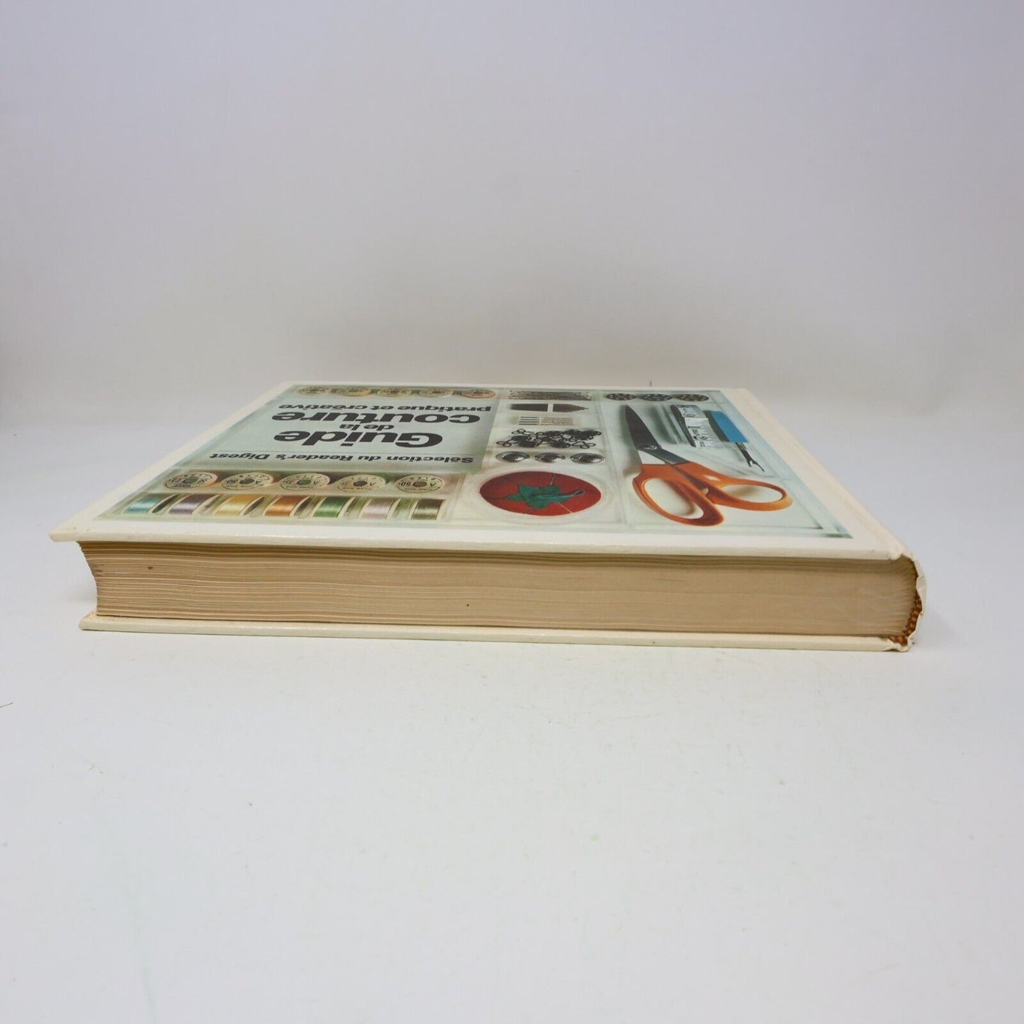 1976 Guide de la Couture Pratique et Créative Reader's Digest Français Hardcover