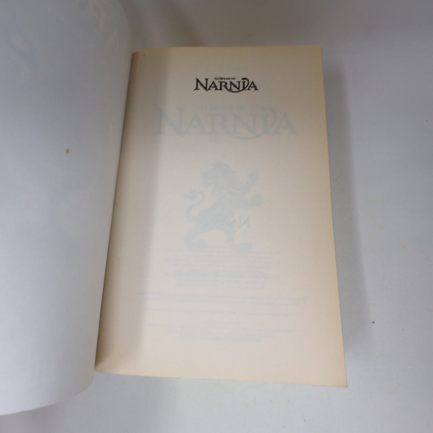 2005 Le Monde de Narnia C.S. Lewis Fantasy Fantastique Omnibus Gallimard Livre
