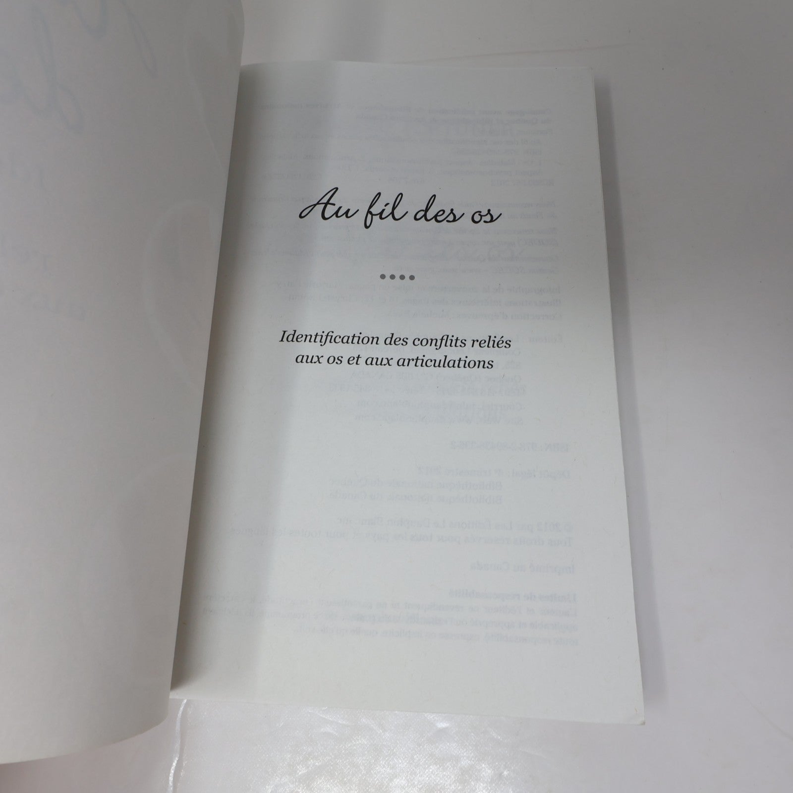 Au Fil des Os Fortuner Thibault Dauphin Blanc 2012 PB Français French Paperback
