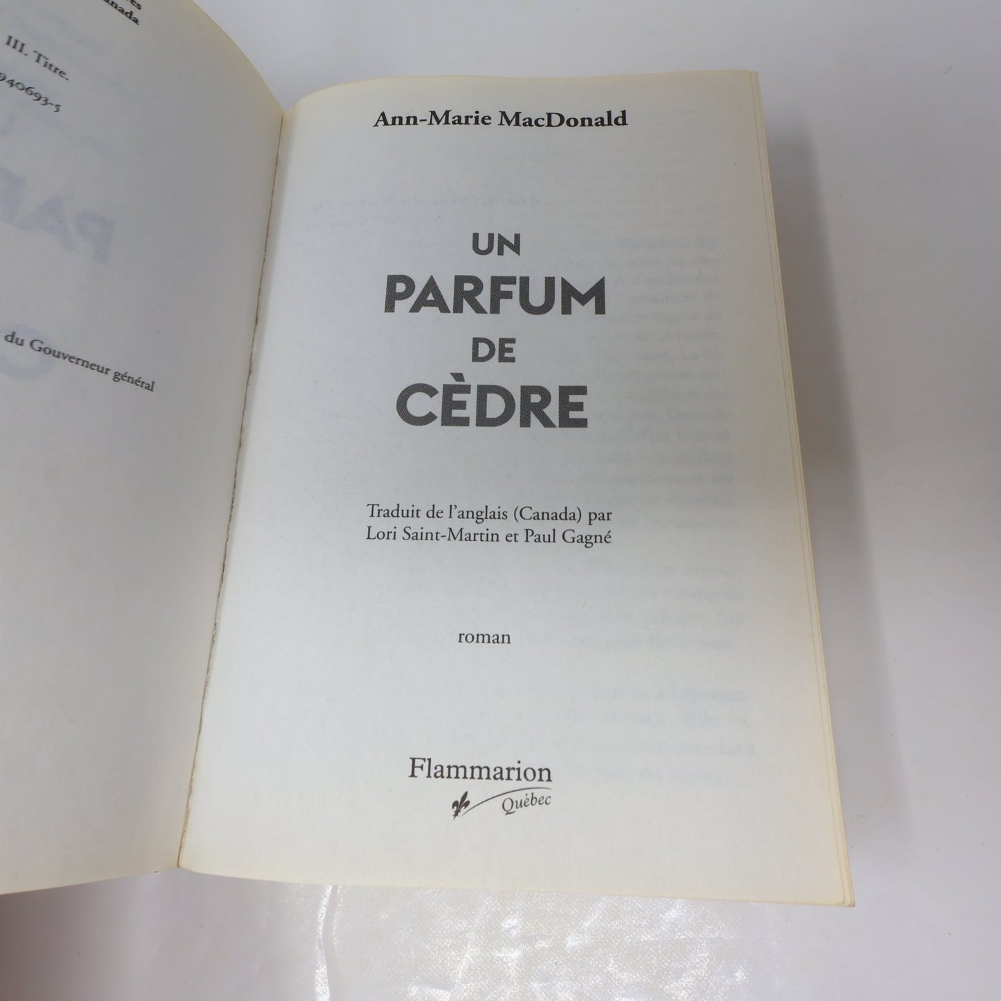 Un Parfum de Cèdre Ann-Marie MacDonald Livre 2015 Français Flammarion Québec PB