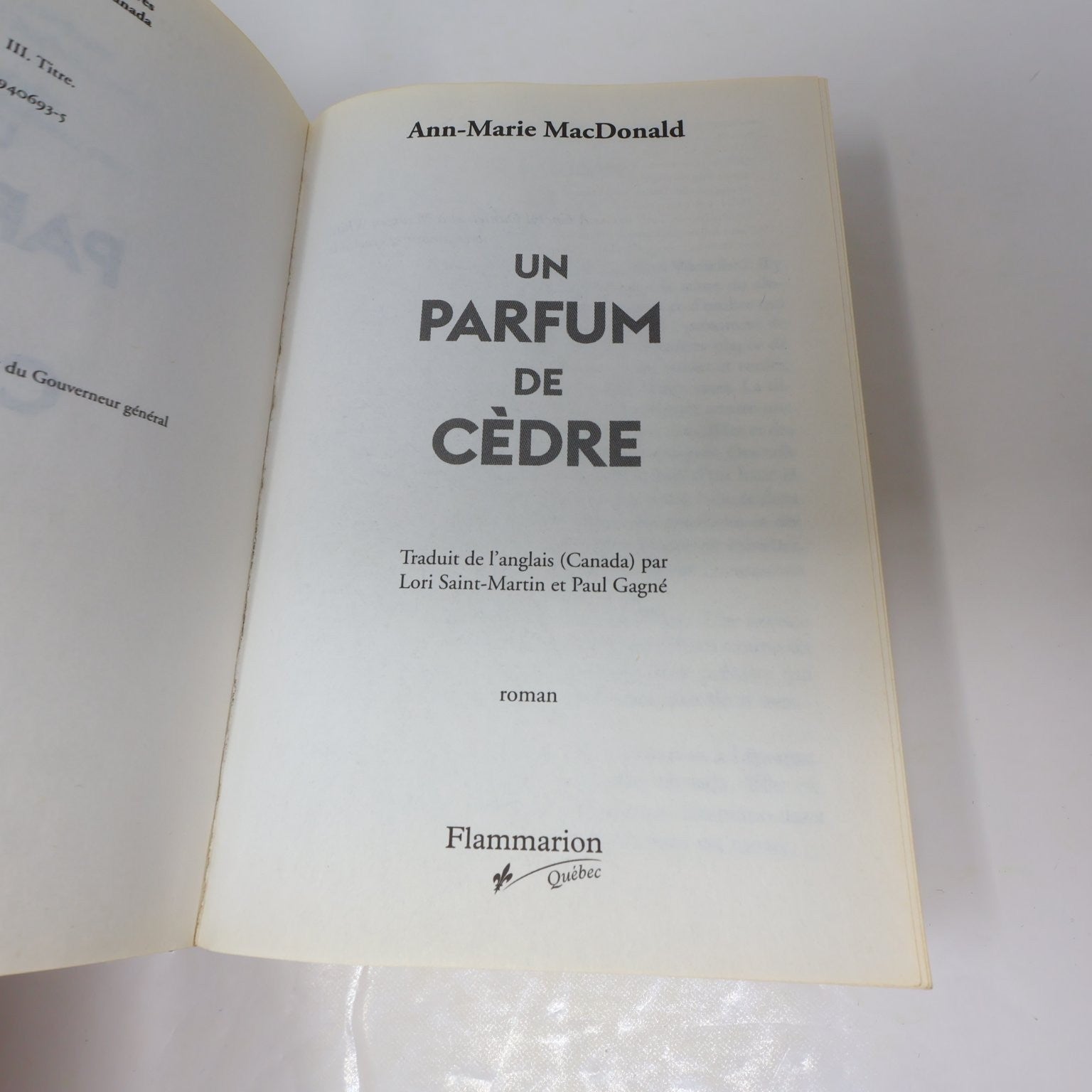 Un Parfum de Cèdre Ann-Marie MacDonald Livre 2015 Français Flammarion Québec PB