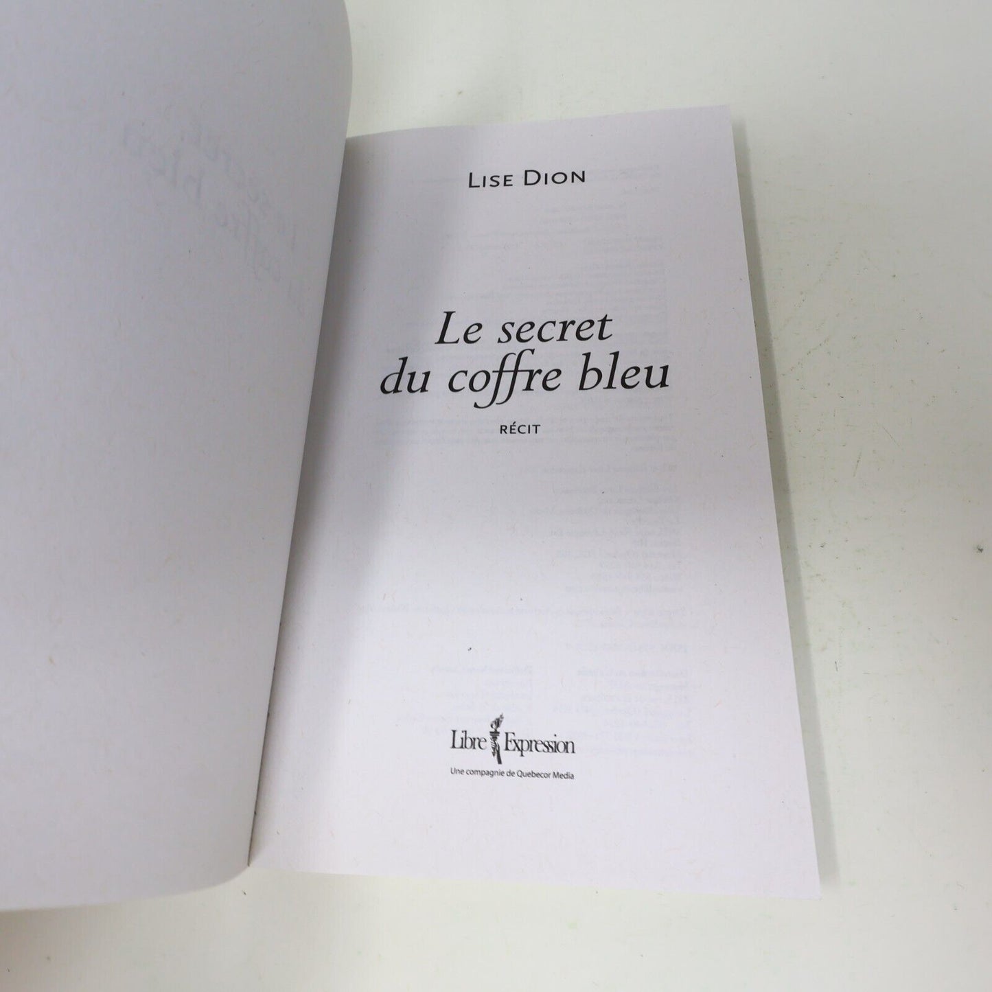2011 Le Secret du Coffre Bleu Récit Lise Dion Littérature Québécoise Roman Livre