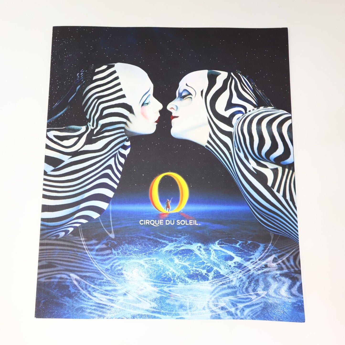 O Cirque du Soleil Show Souvenir Program Paperback PB Bellagio Las Vegas c2000s