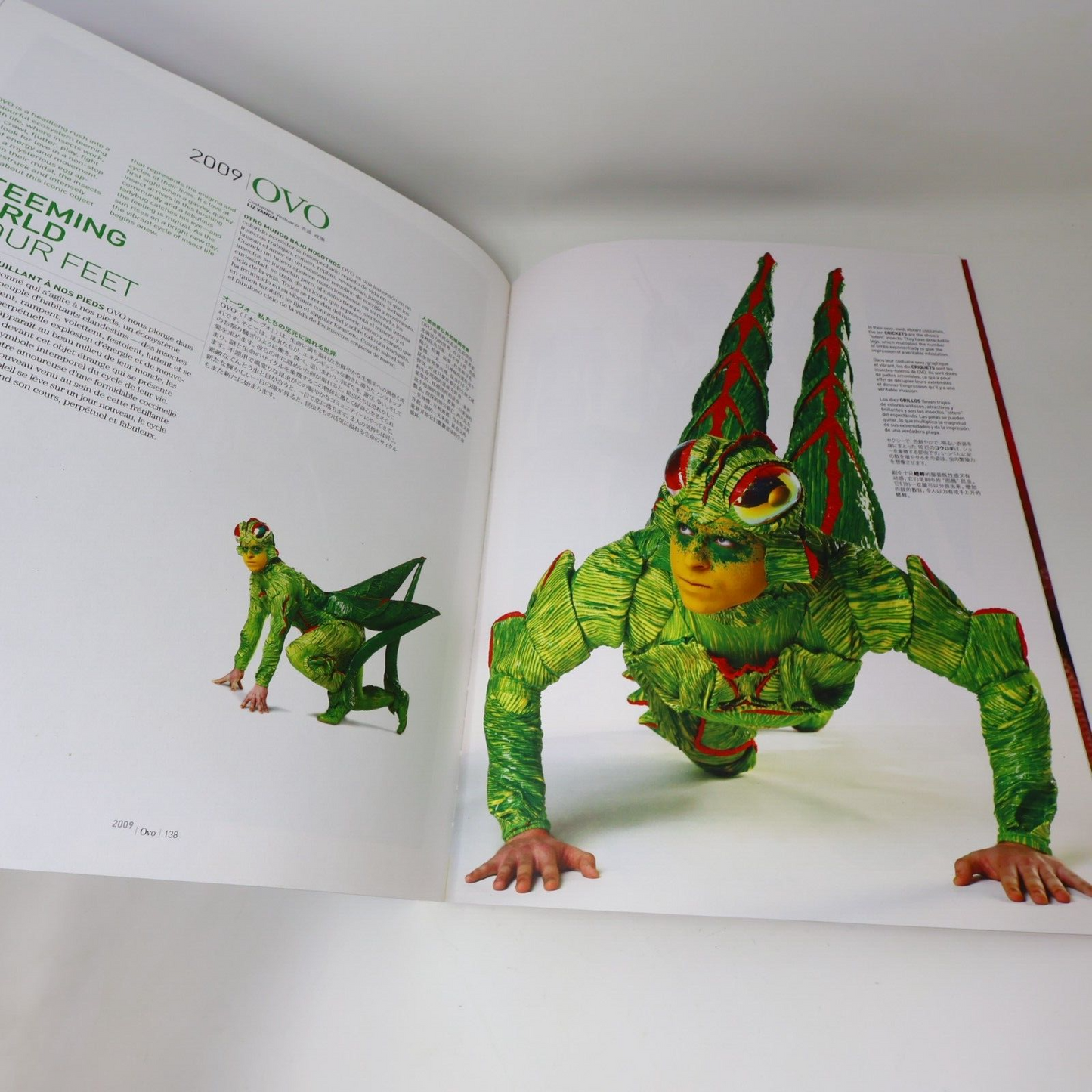 2009 Cirque du Soleil 25 Years of Costumes Ronald Clément Paperback Textil Art