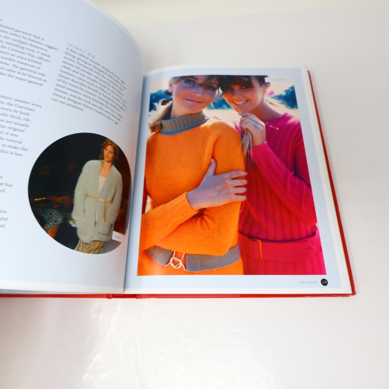 The Fashion Encyclopedia Angus/Baudis/Woodcock 2015 Illustrated Barron's HC DJ