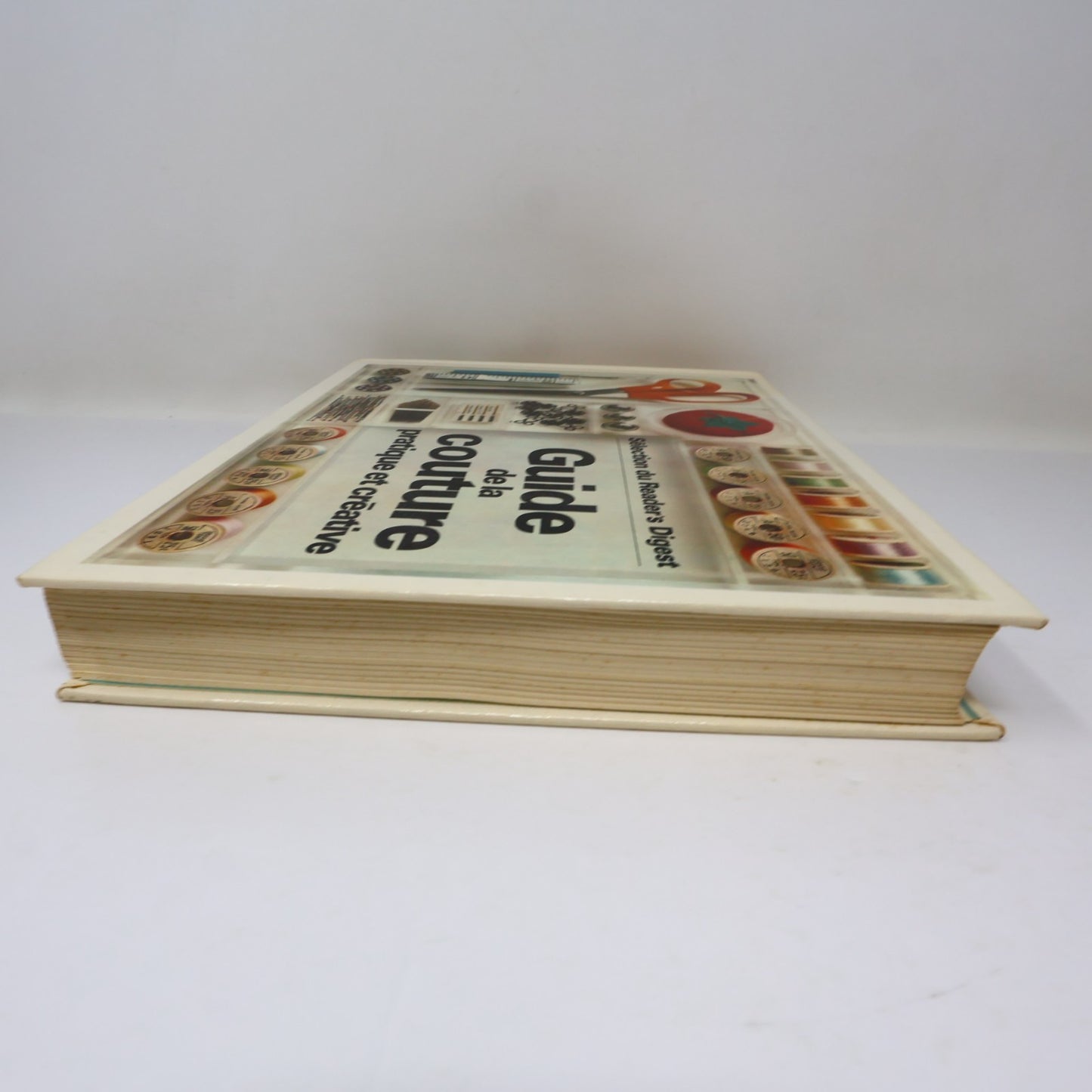 Guide de la Couture Pratique et Créative 1979 HC Reader's Digest Français Livre