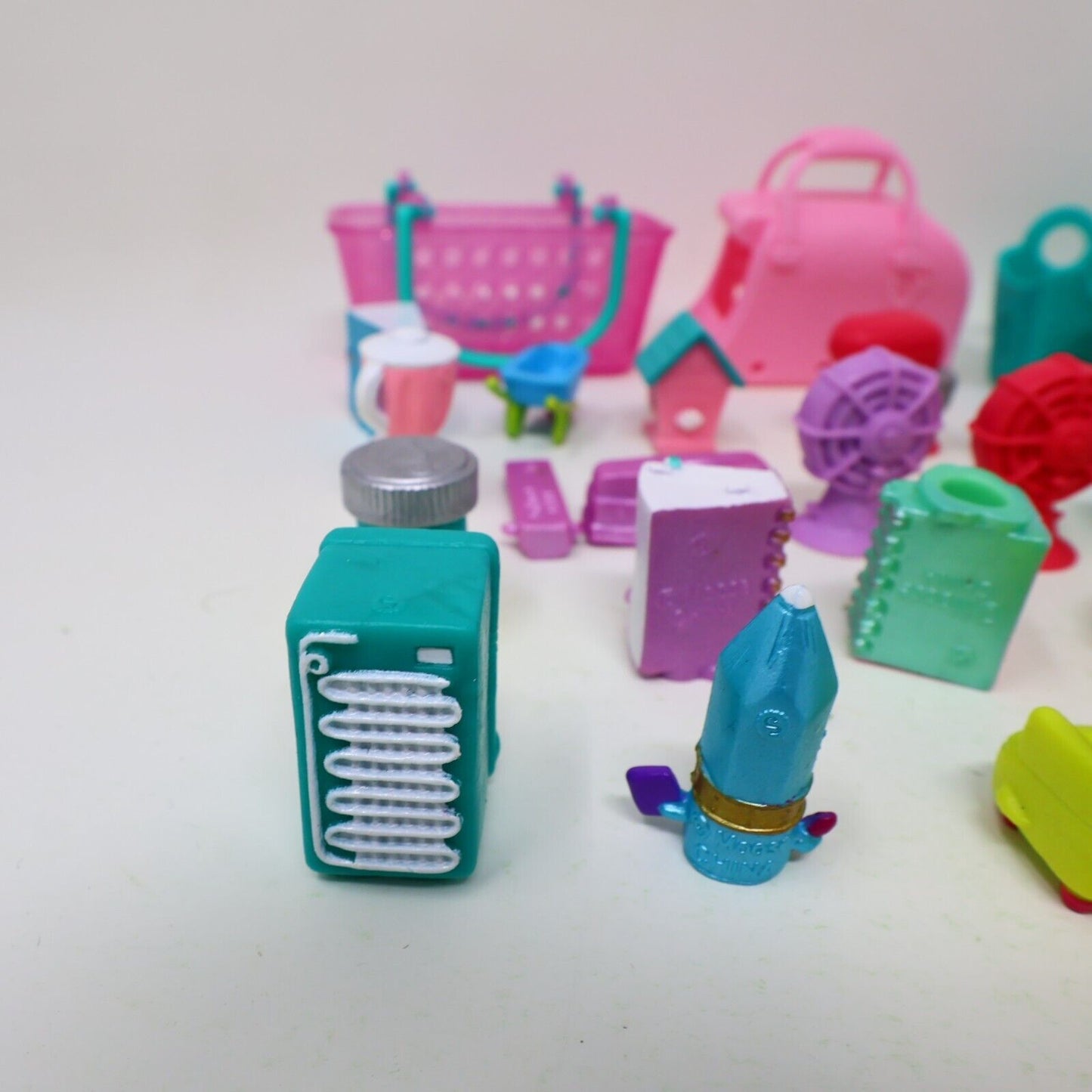 Lot of 25 Shopkins Figures Toys Mixed Furniture Home TV Books Fan Baskets Moose