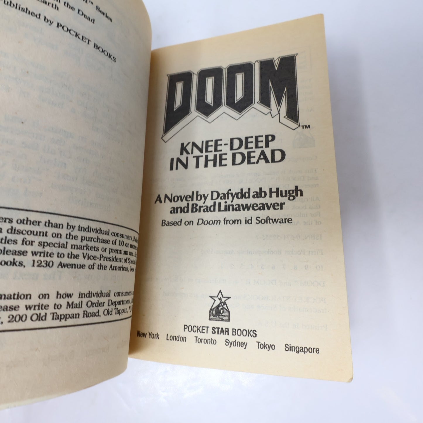 Doom Knee Deep in the Dead Dafydd Ab Hugh/Linaweaver Pocket 1995 PB 1st Print
