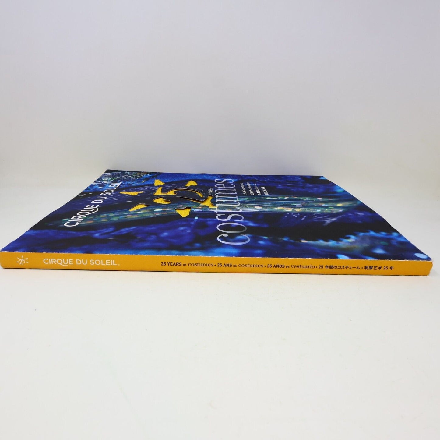 2009 Cirque du Soleil 25 Years of Costumes Ronald Clément Paperback Textil Art