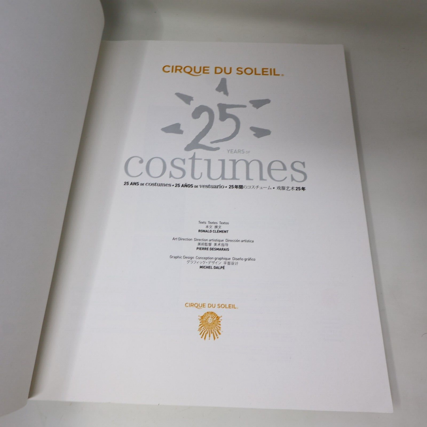 2009 Cirque du Soleil 25 Years of Costumes Ronald Clément Paperback Textil Art