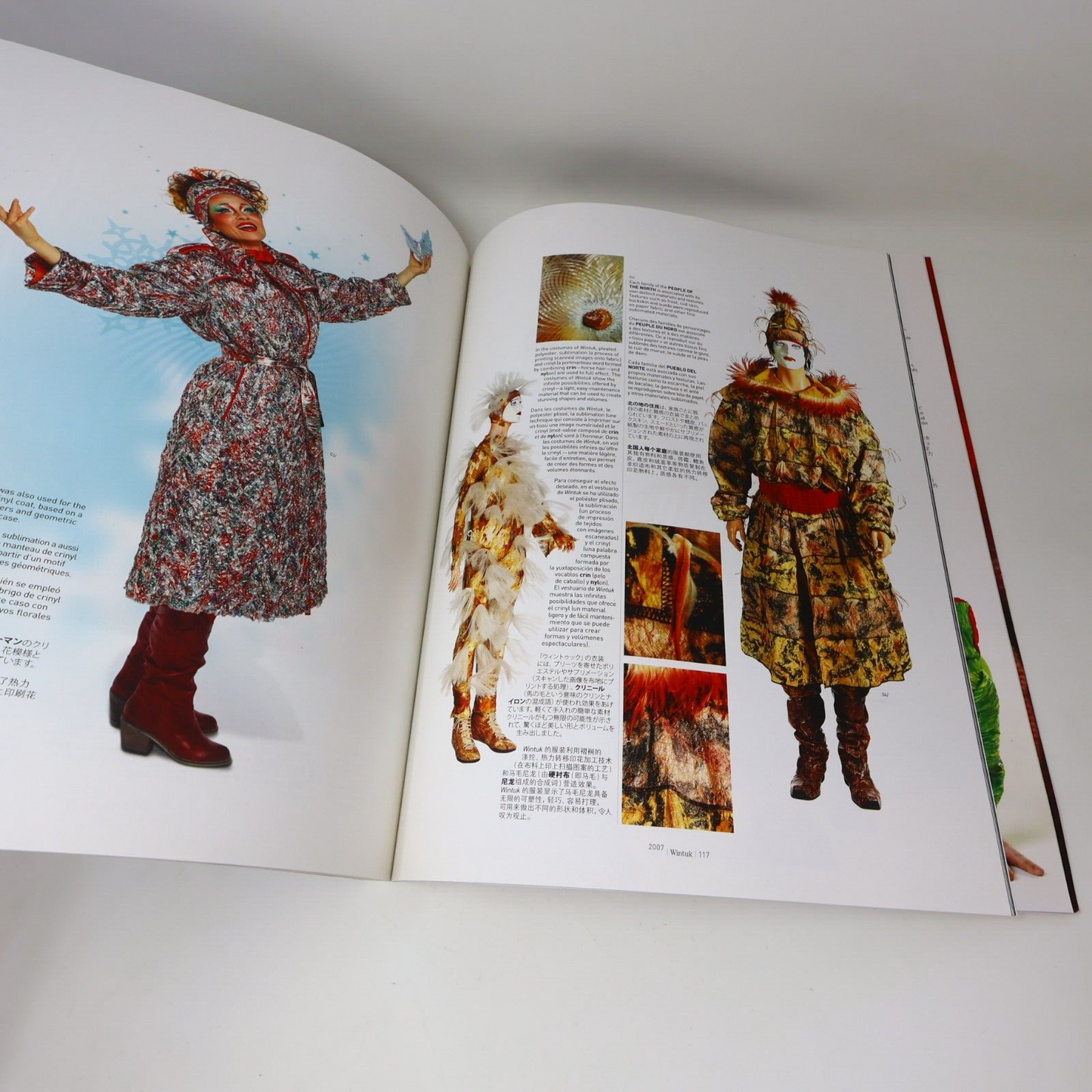 2009 Cirque du Soleil 25 Years of Costumes Ronald Clément Paperback Textil Art