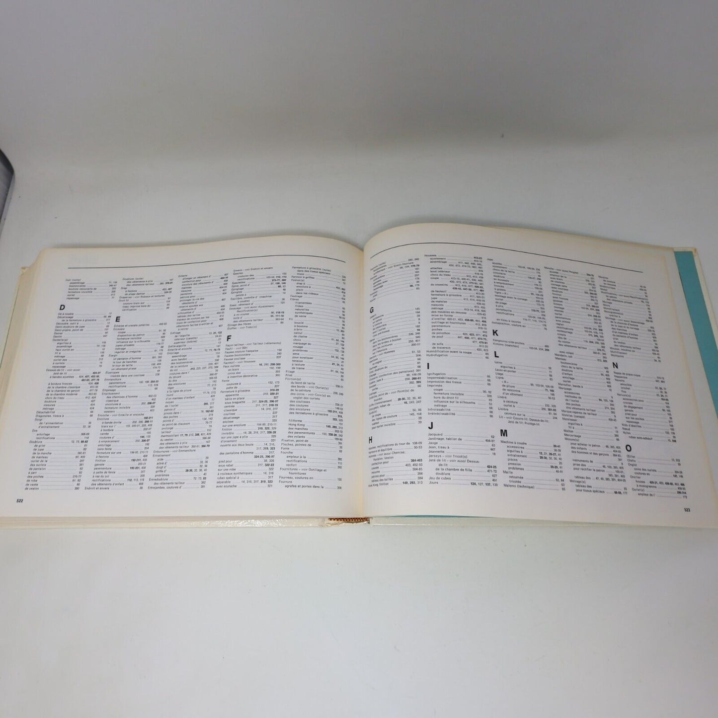 1976 Guide de la Couture Pratique et Créative Reader's Digest Français Hardcover