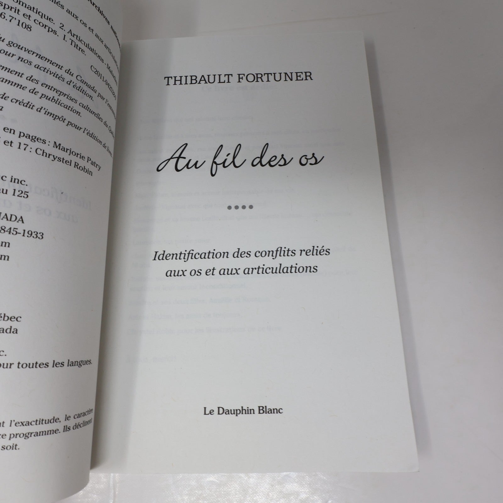 Au Fil des Os Fortuner Thibault Dauphin Blanc 2012 PB Français French Paperback