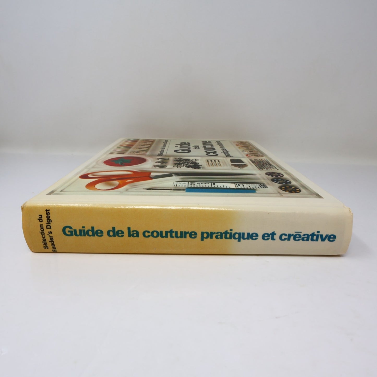 Guide de la Couture Pratique et Créative 1979 HC Reader's Digest Français Livre