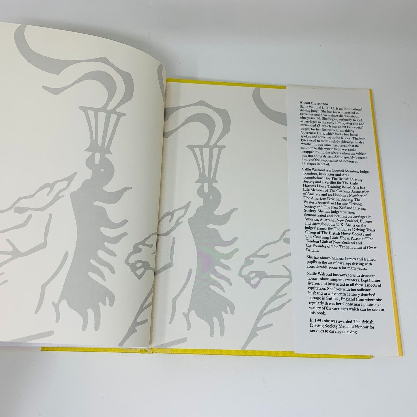 1992 Looking at Carriages Sallie Walrond Hardcover DJ Equestrian Transportation