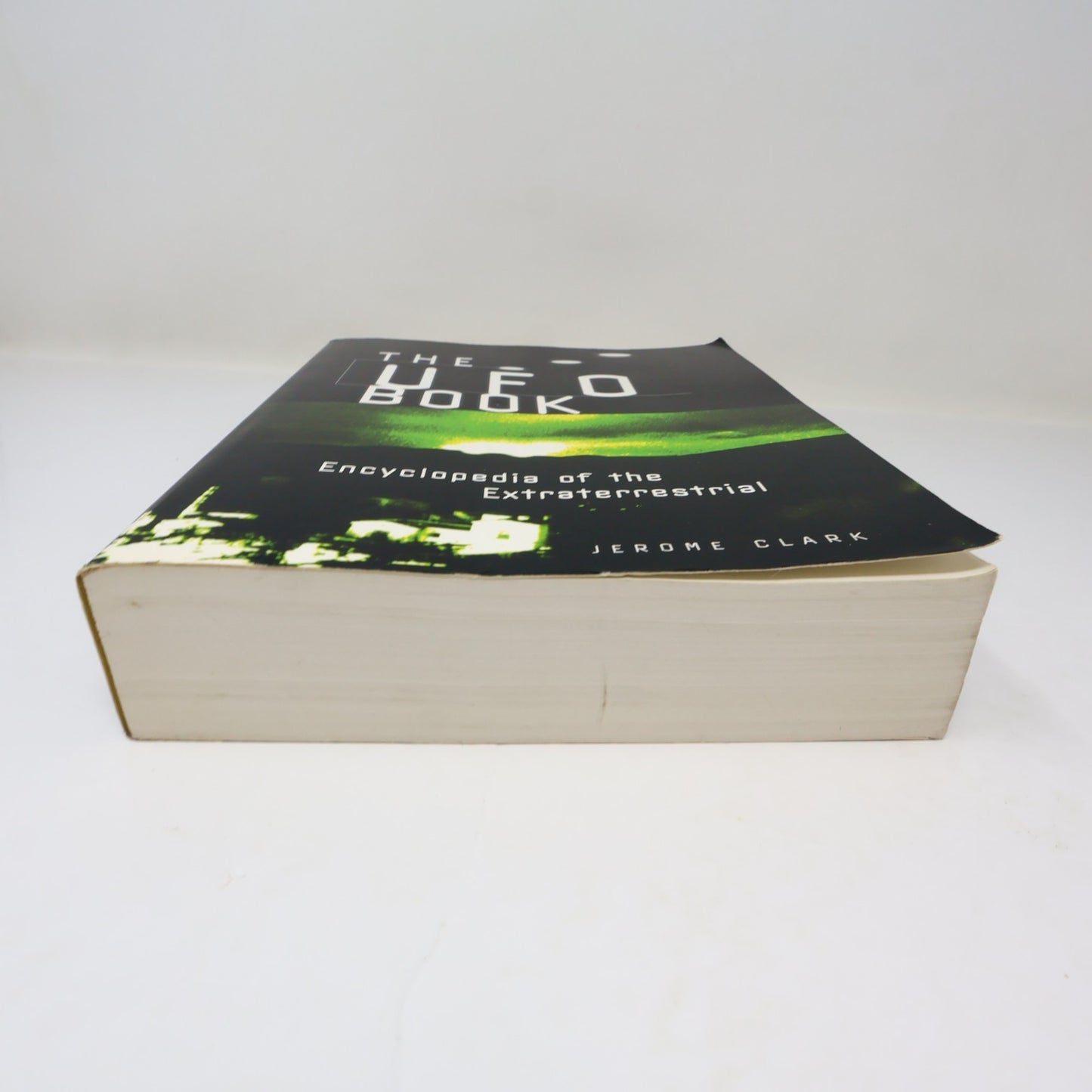 The Ufo Book Encyclopedia of the Extraterrestrial Jerome Clark Visible Ink Press