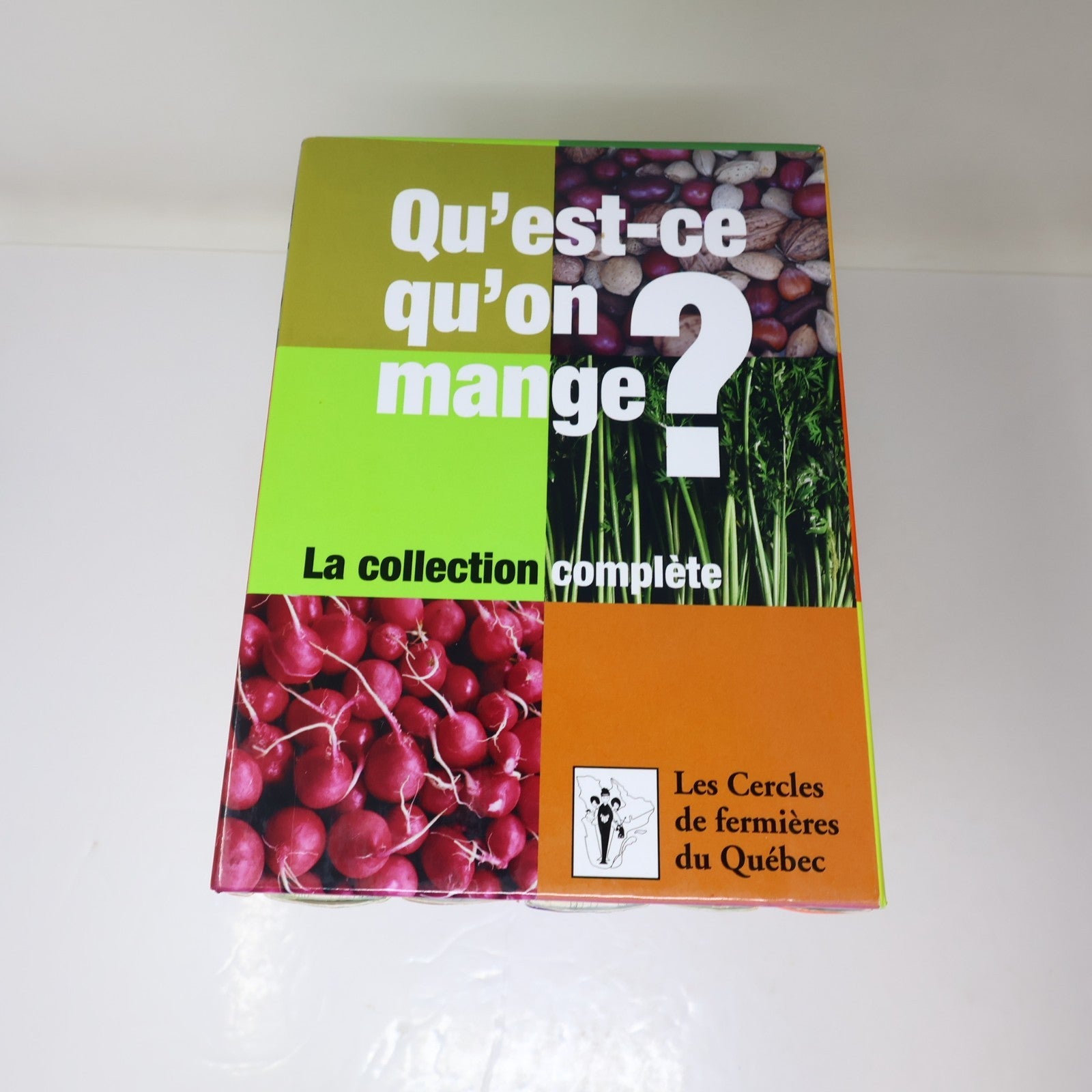 Coffret qu'est-ce qu'on Mange Les Cercles de Fermières du Québec 2003 Français