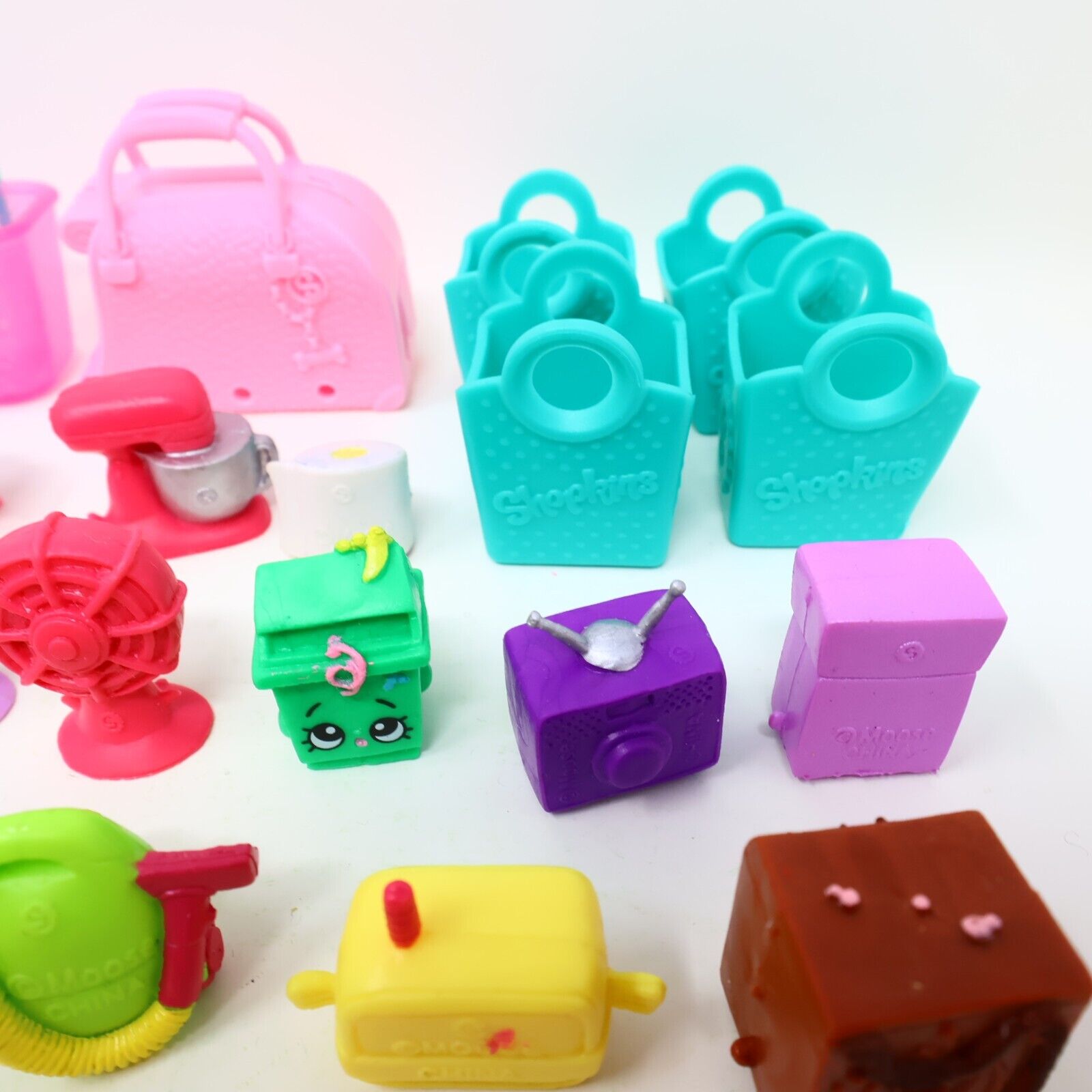 Lot of 25 Shopkins Figures Toys Mixed Furniture Home TV Books Fan Baskets Moose