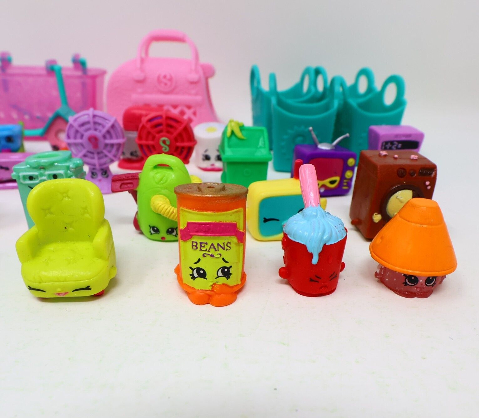 Lot of 25 Shopkins Figures Toys Mixed Furniture Home TV Books Fan Baskets Moose