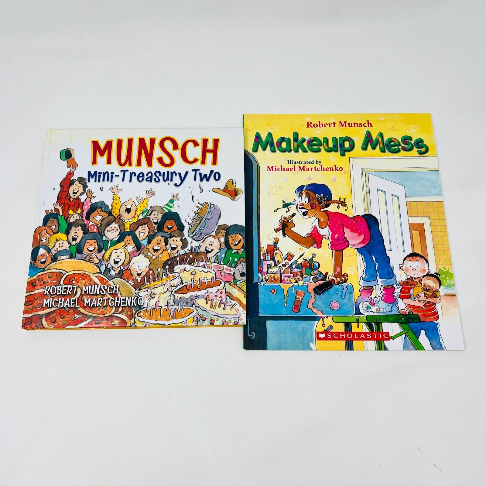 6x Robert Munsch & Michael Martchenko Children's Books Lot Moose! Smelly Socks