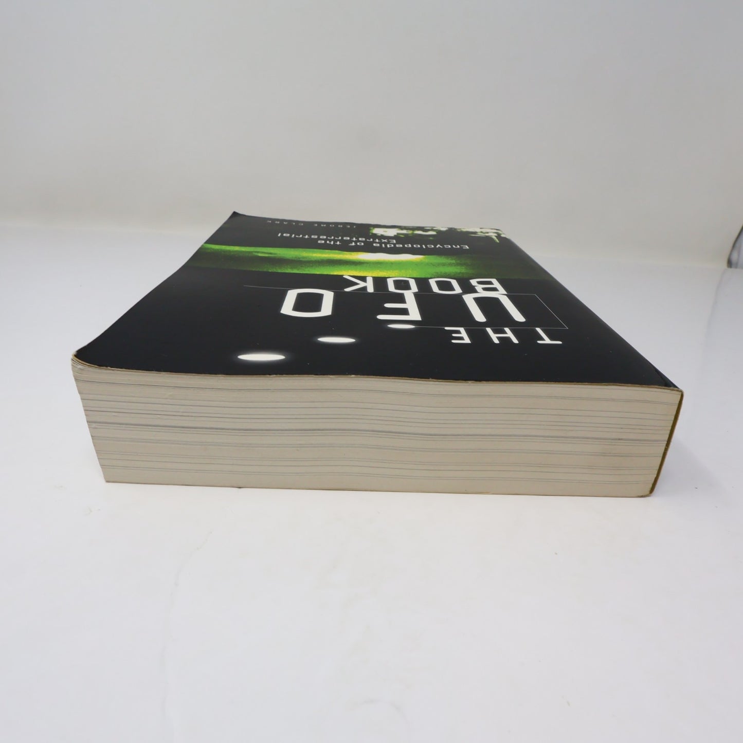 The Ufo Book Encyclopedia of the Extraterrestrial Jerome Clark Visible Ink Press
