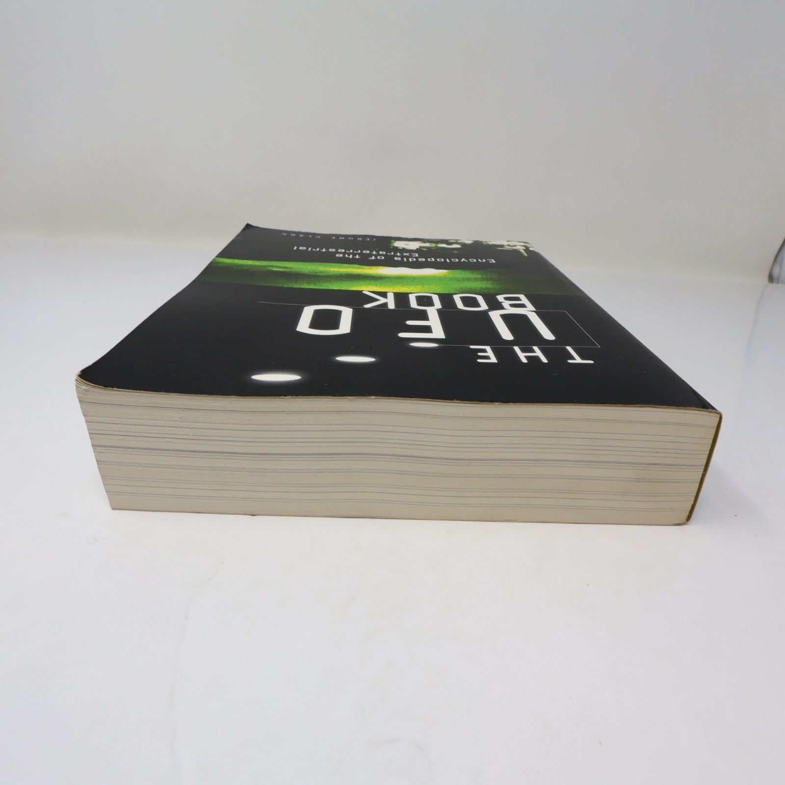 The Ufo Book Encyclopedia of the Extraterrestrial Jerome Clark Visible Ink Press