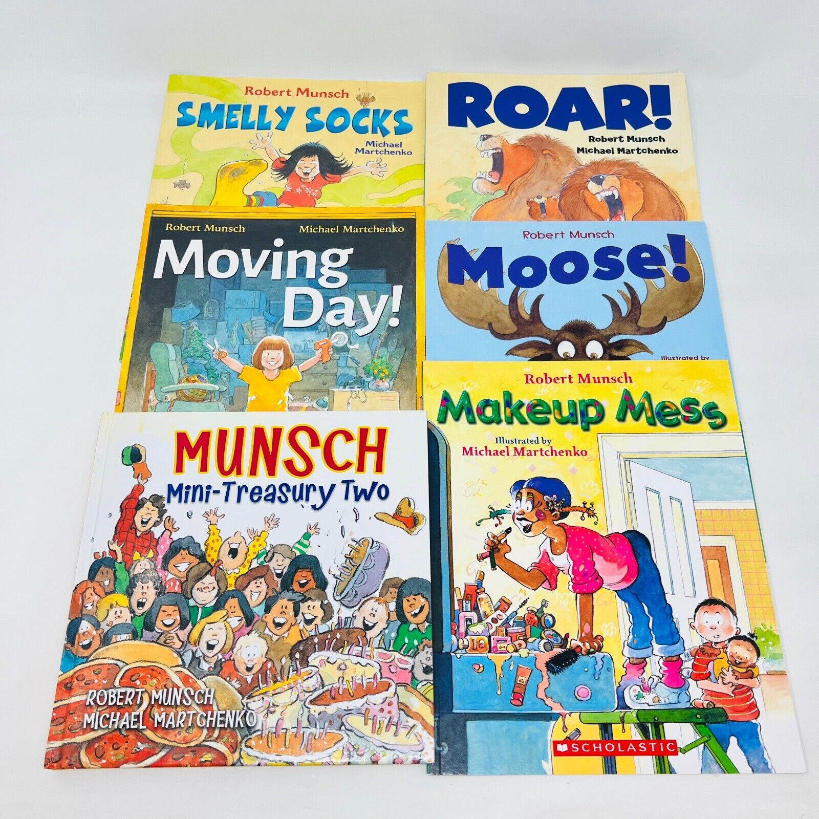 6x Robert Munsch & Michael Martchenko Children's Books Lot Moose! Smelly Socks