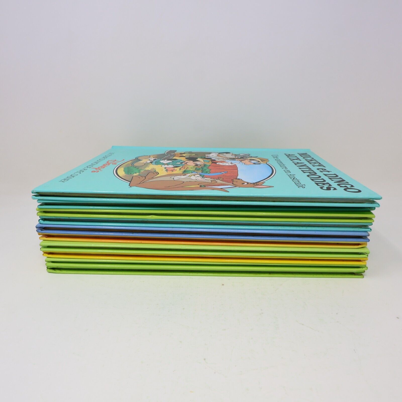 Lot 10 Livres Le Tour du Monde avec Disney Grolier Jeunes Enfants Français 90s