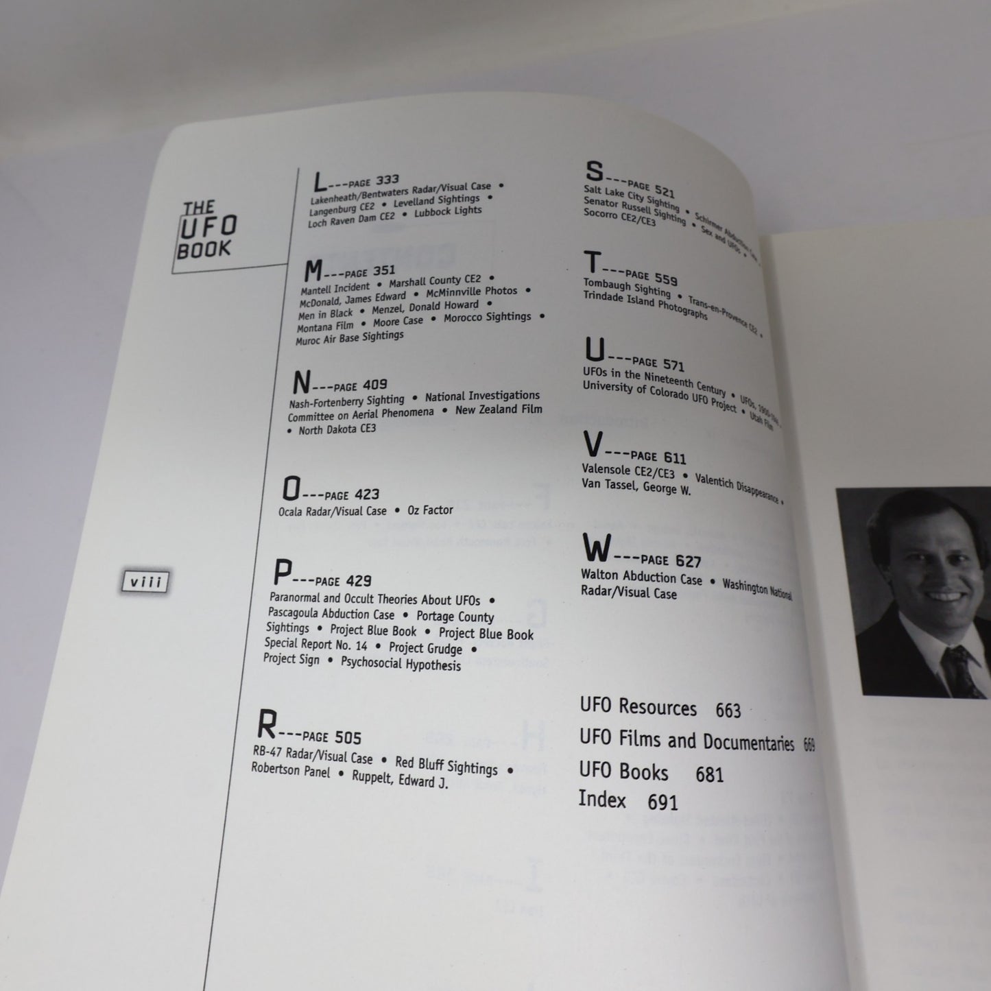 The Ufo Book Encyclopedia of the Extraterrestrial Jerome Clark Visible Ink Press