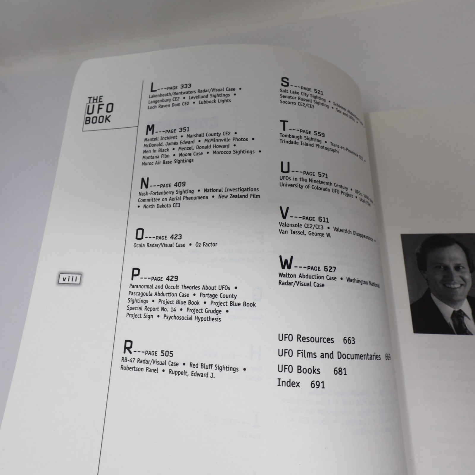 The Ufo Book Encyclopedia of the Extraterrestrial Jerome Clark Visible Ink Press