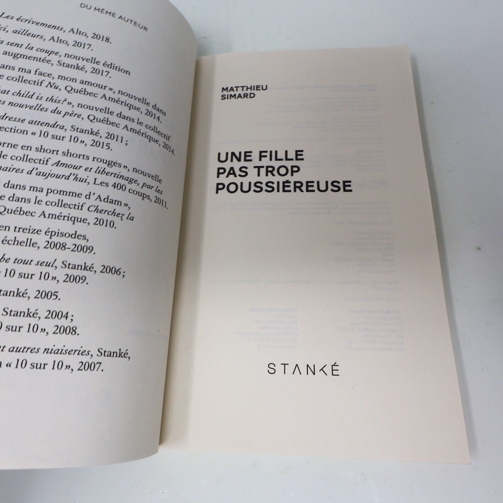 2019 Une Fille pas Trop Poussiéreuse Matthieu Simard Roman Romance Humour Stanké