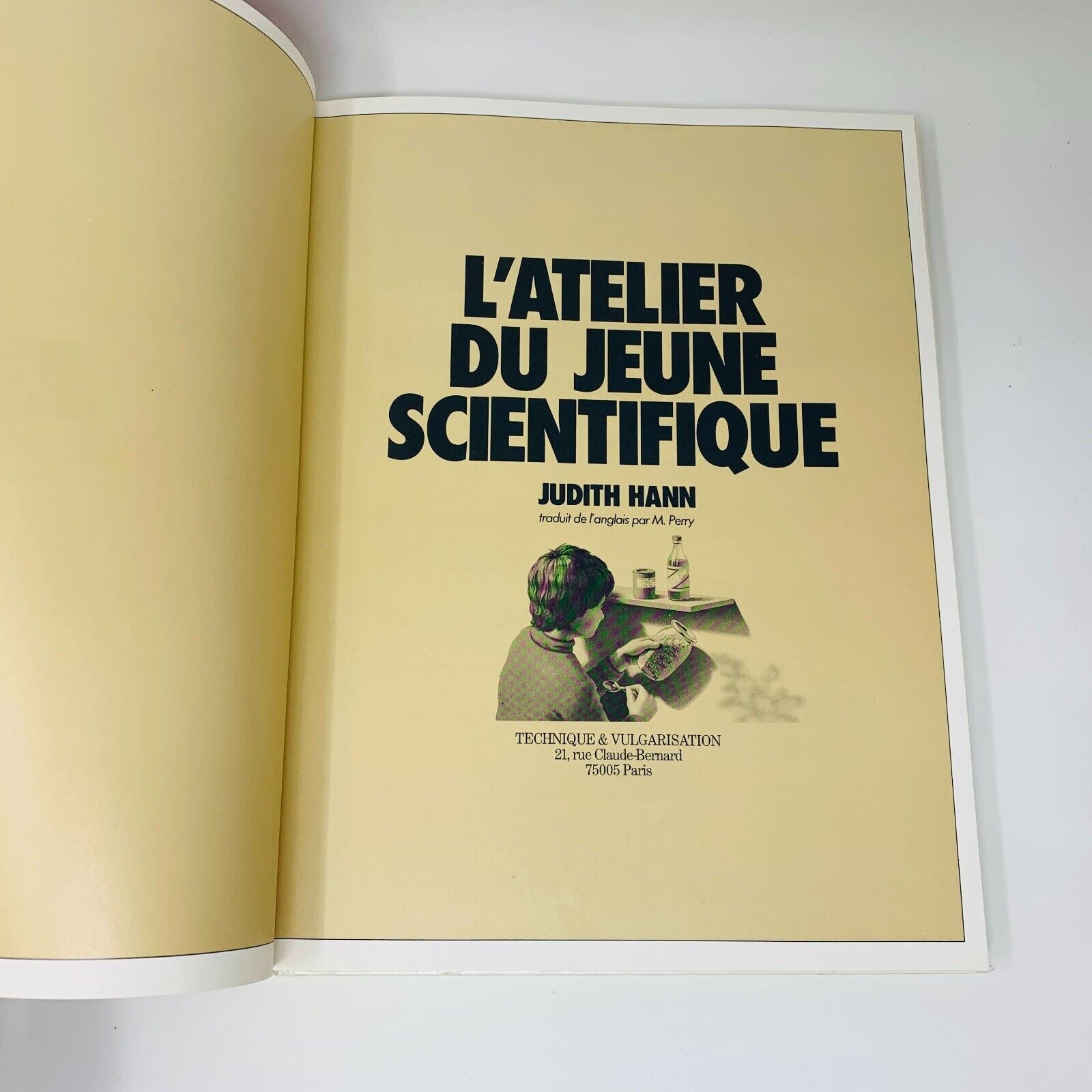 1980 L'Atelier du Jeune Scientifique en Français Family Scientist French HC 80s