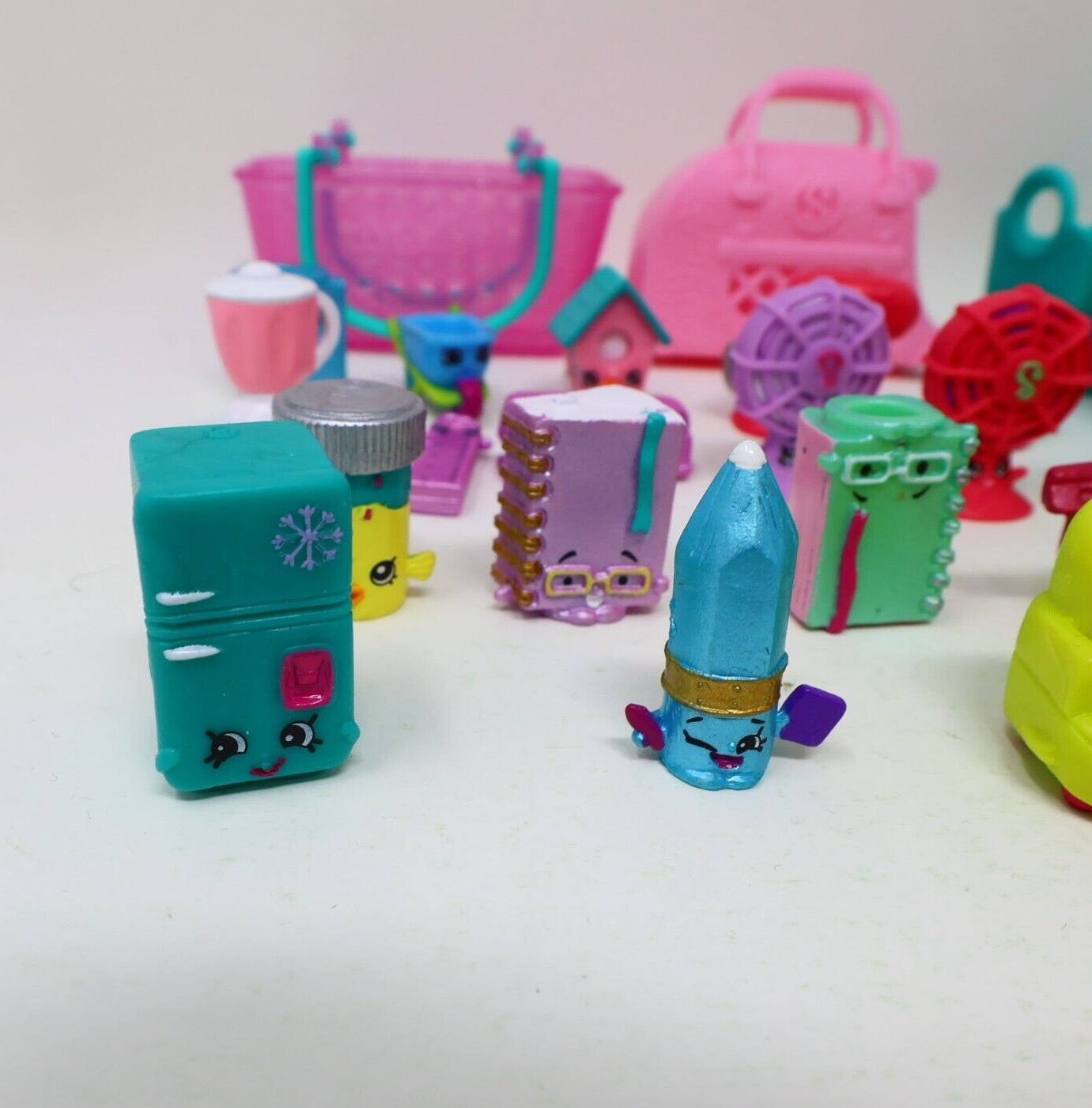 Lot of 25 Shopkins Figures Toys Mixed Furniture Home TV Books Fan Baskets Moose