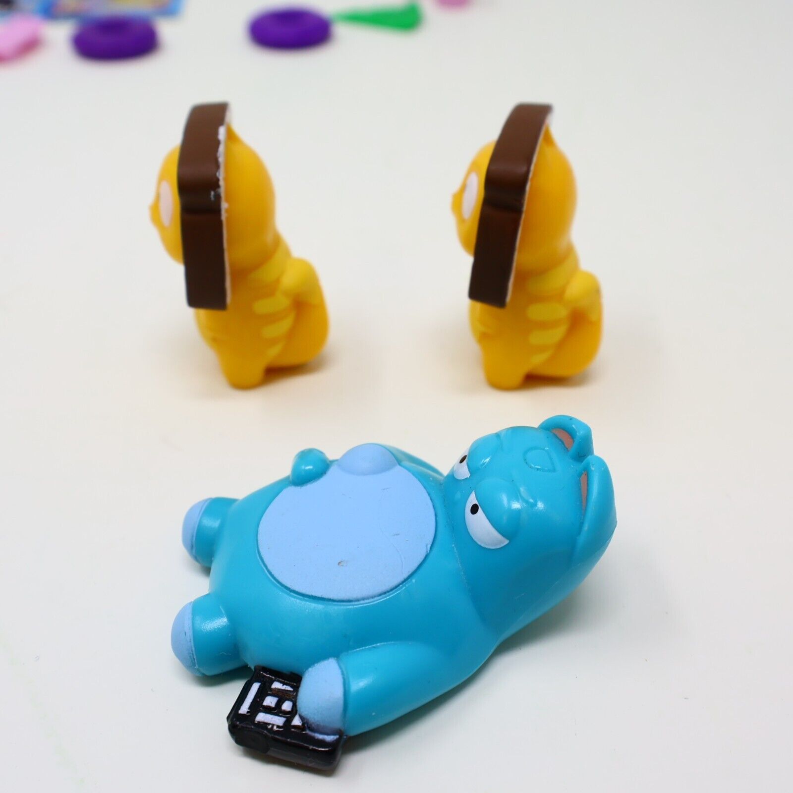 Lot of 3 Lost Kitties Figures Loafy x2 + Chickie Toy Some Accessories Hasbro