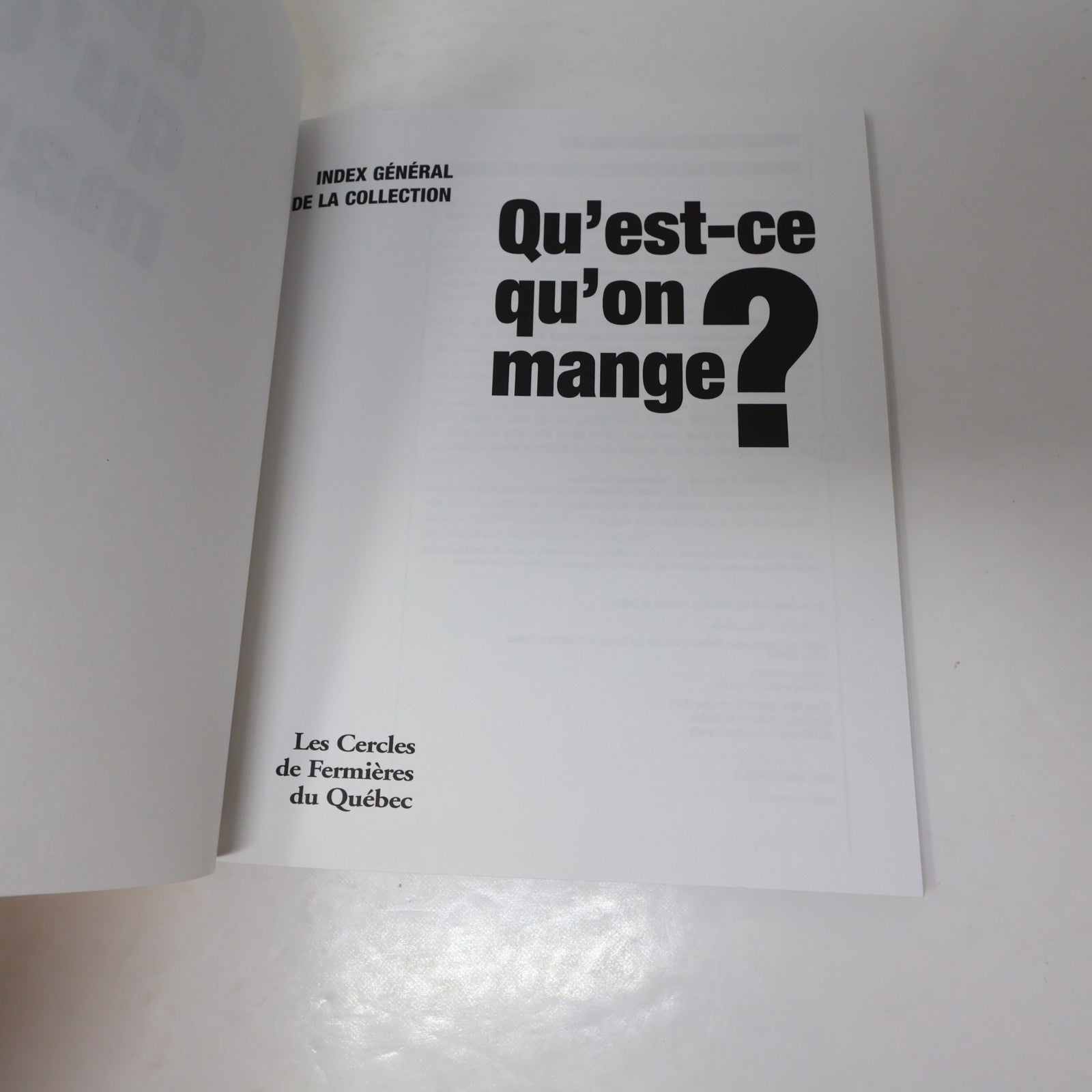 Coffret qu'est-ce qu'on Mange Les Cercles de Fermières du Québec 2003 Français