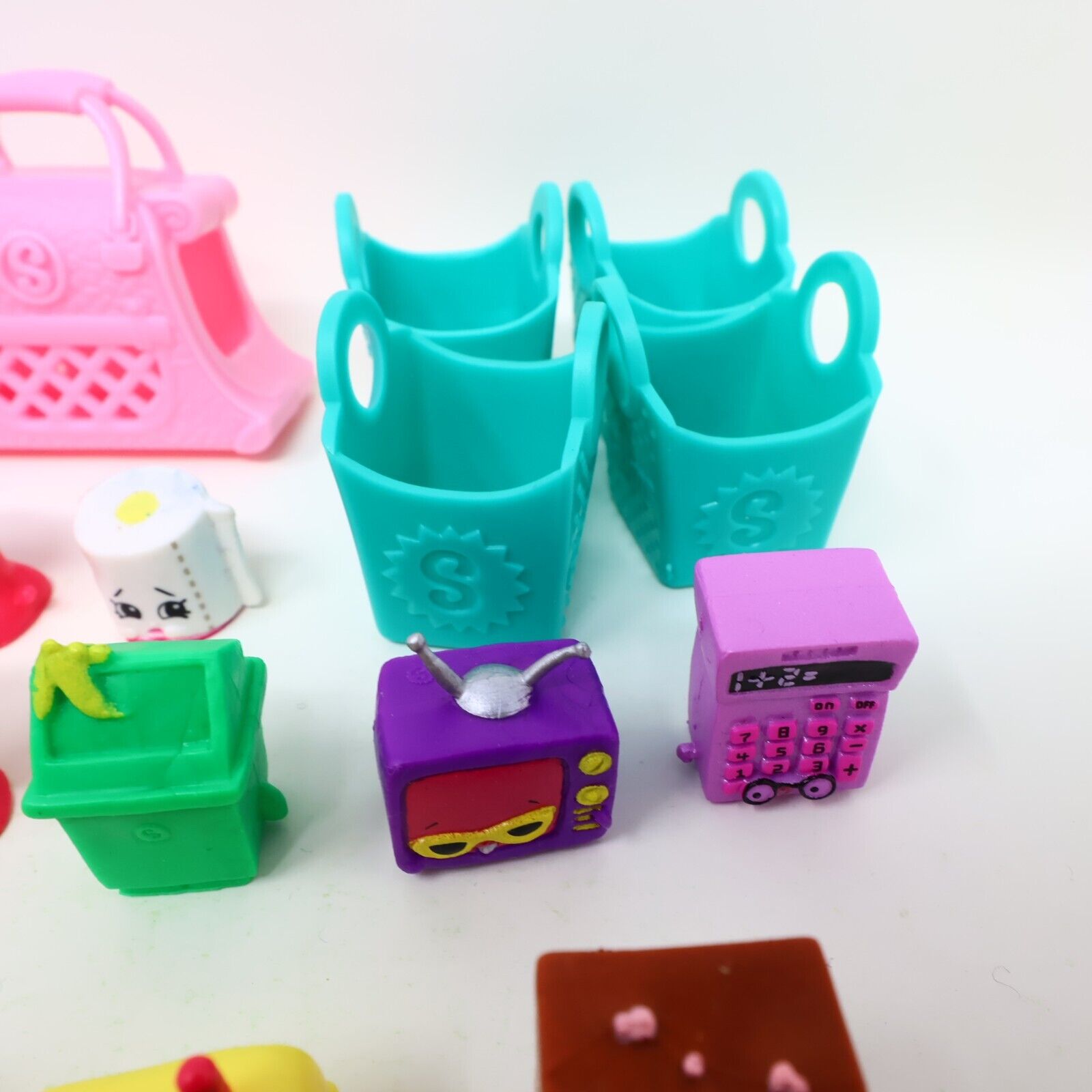 Lot of 25 Shopkins Figures Toys Mixed Furniture Home TV Books Fan Baskets Moose