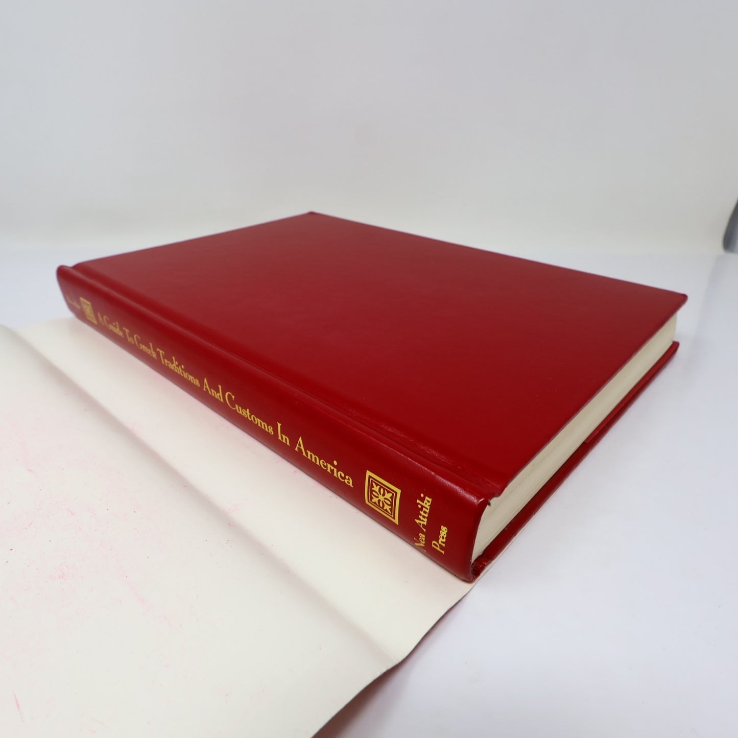 A Guide to Greek Traditions and Customs in America Marilyn Rouvelas 1995 HC DJ