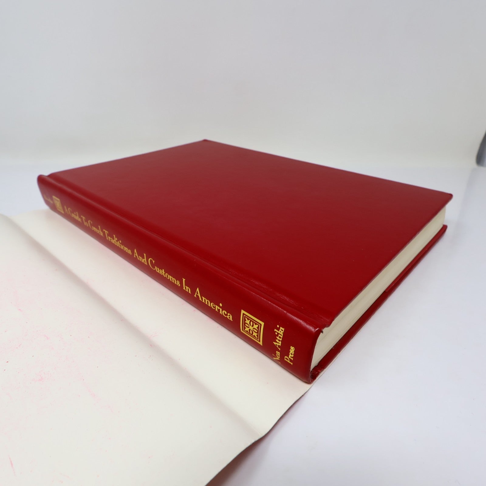 A Guide to Greek Traditions and Customs in America Marilyn Rouvelas 1995 HC DJ