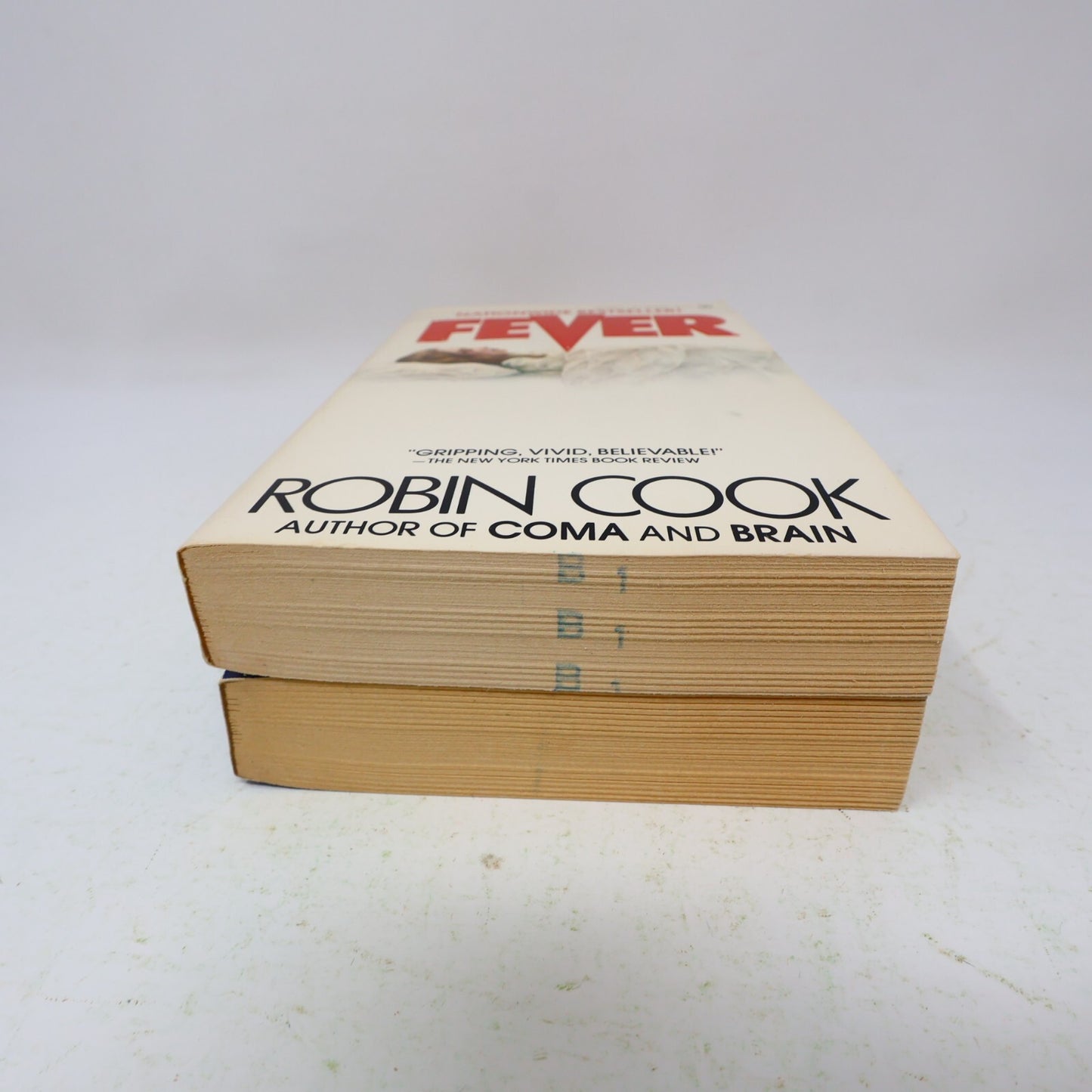 Robin Cook 2 Books Lot Brain/Fever Signet Paperback Horror Thriller Medical 80s