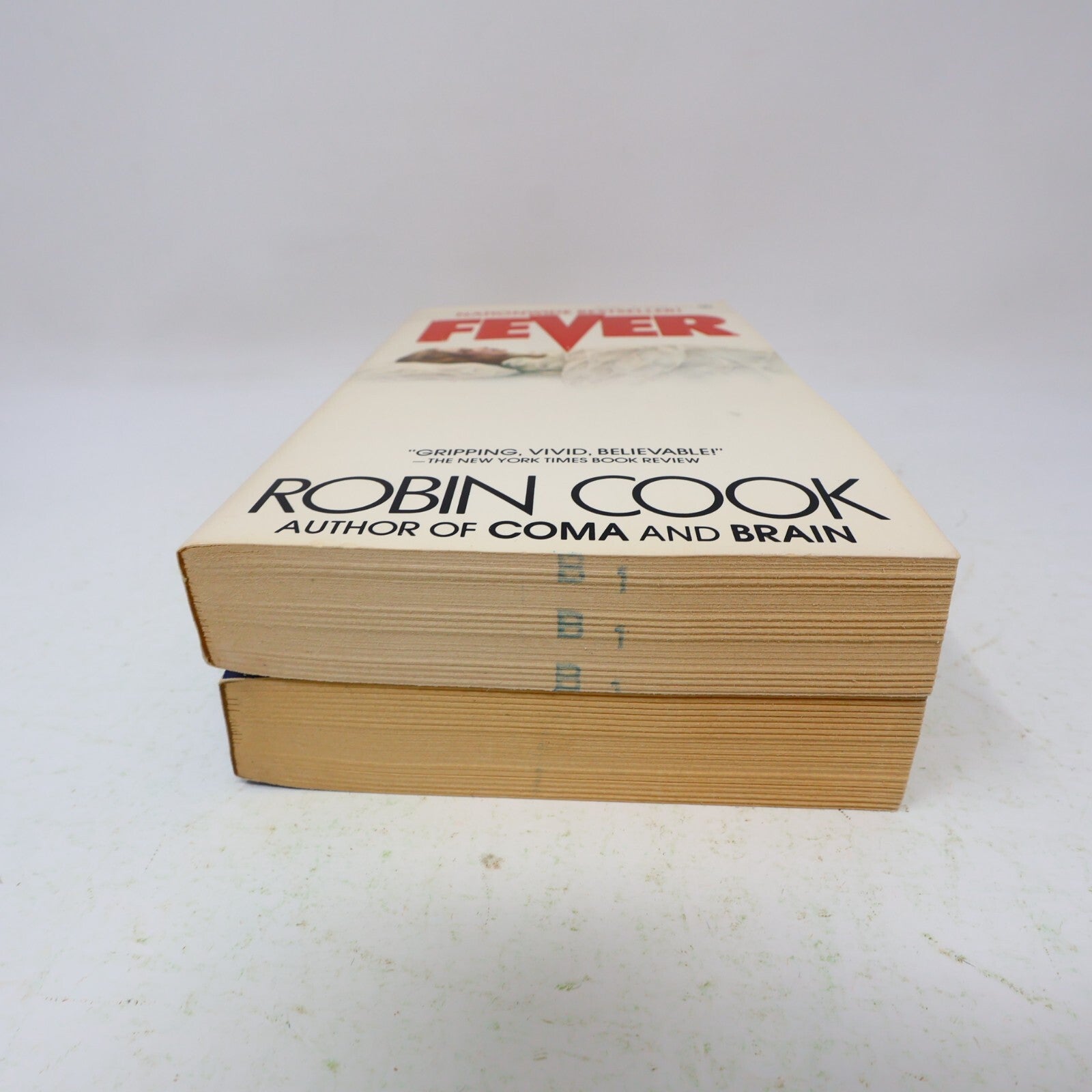 Robin Cook 2 Books Lot Brain/Fever Signet Paperback Horror Thriller Medical 80s