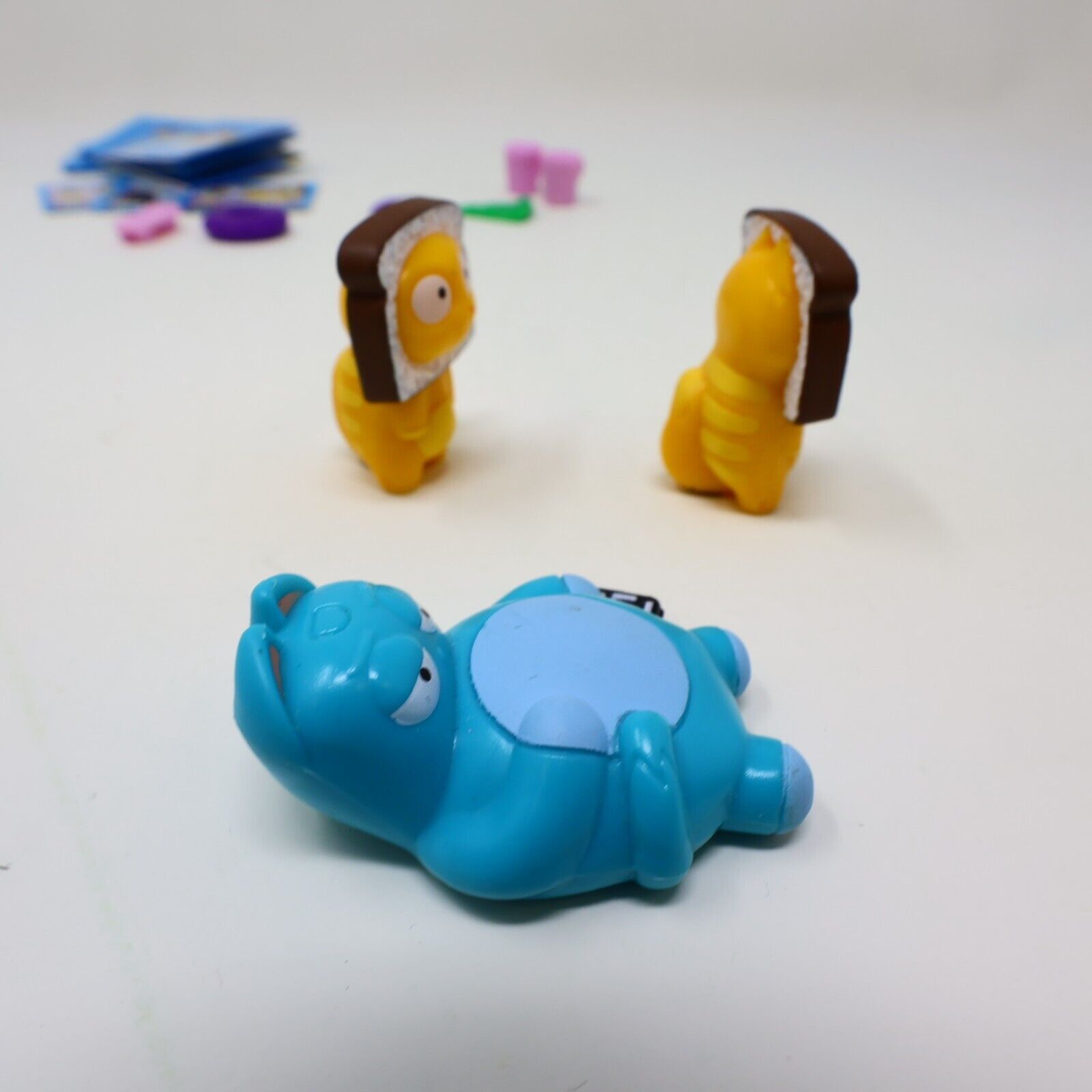 Lot of 3 Lost Kitties Figures Loafy x2 + Chickie Toy Some Accessories Hasbro
