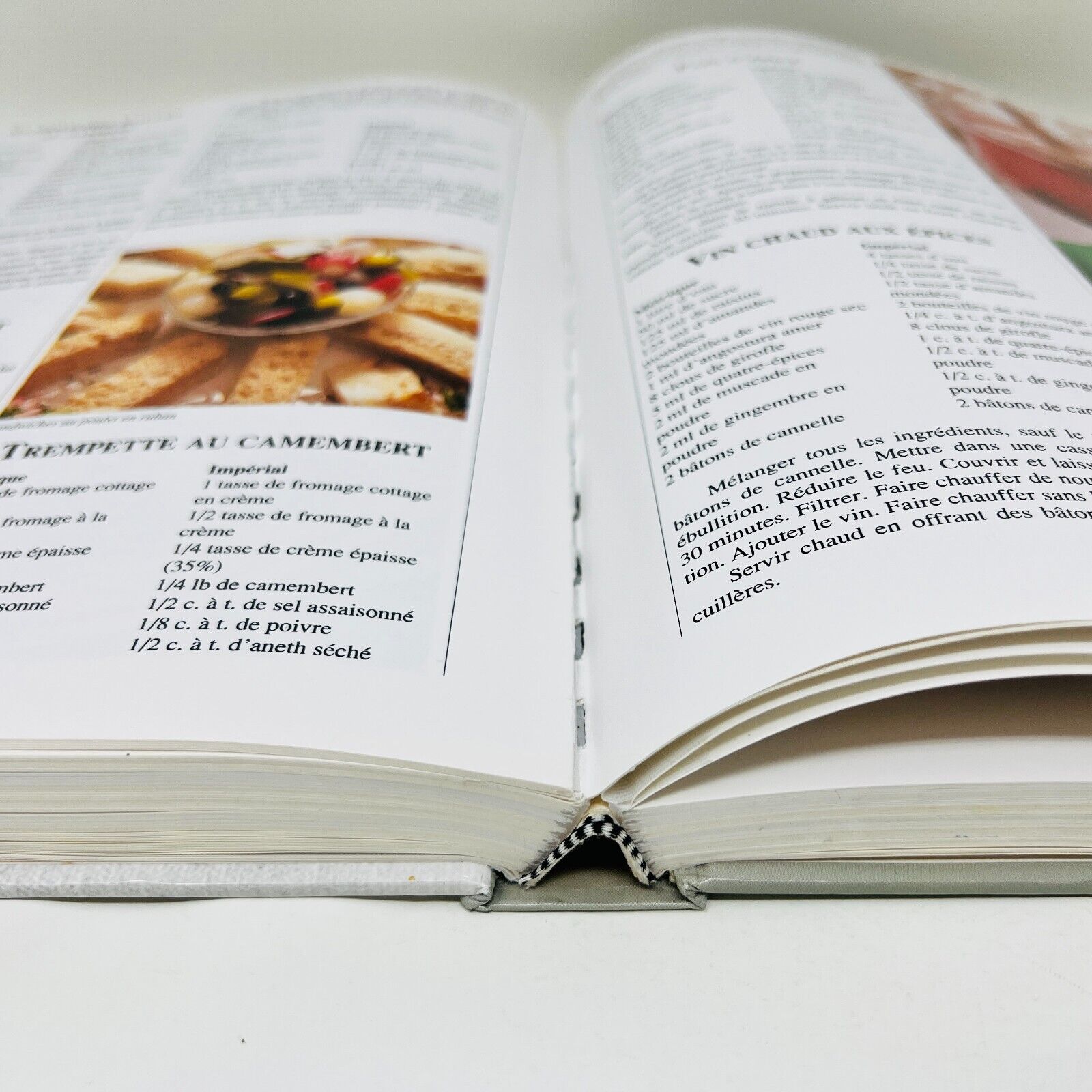 1998 La Table en Fête Les Cercles des Fermières du Québec Livre Recettes Cuisine