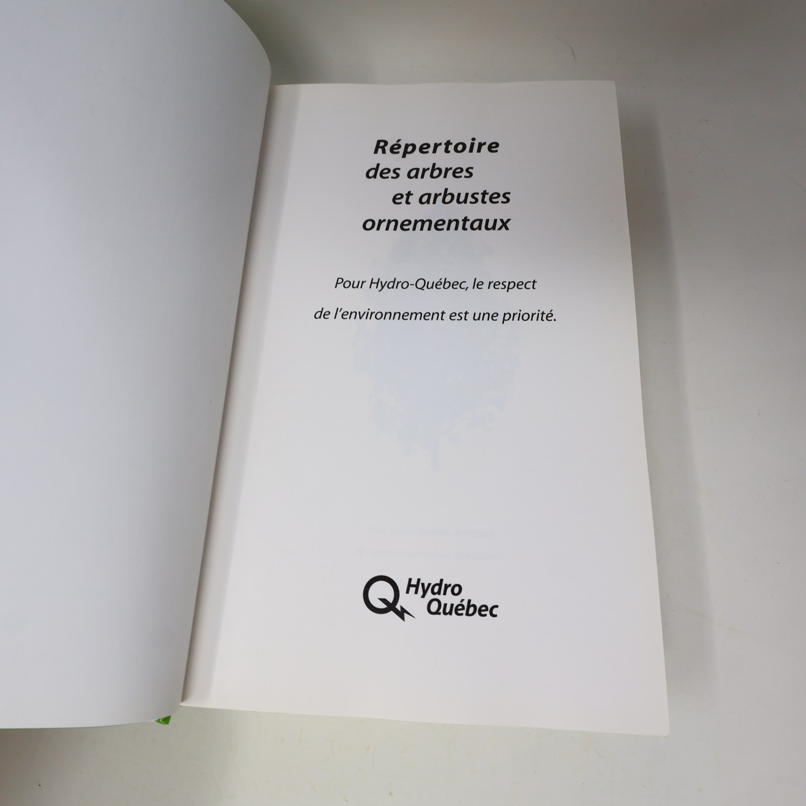 1998 Répertoire des Arbres et Arbustes Ornementaux Hydro-Québec Jardinage 90s HC