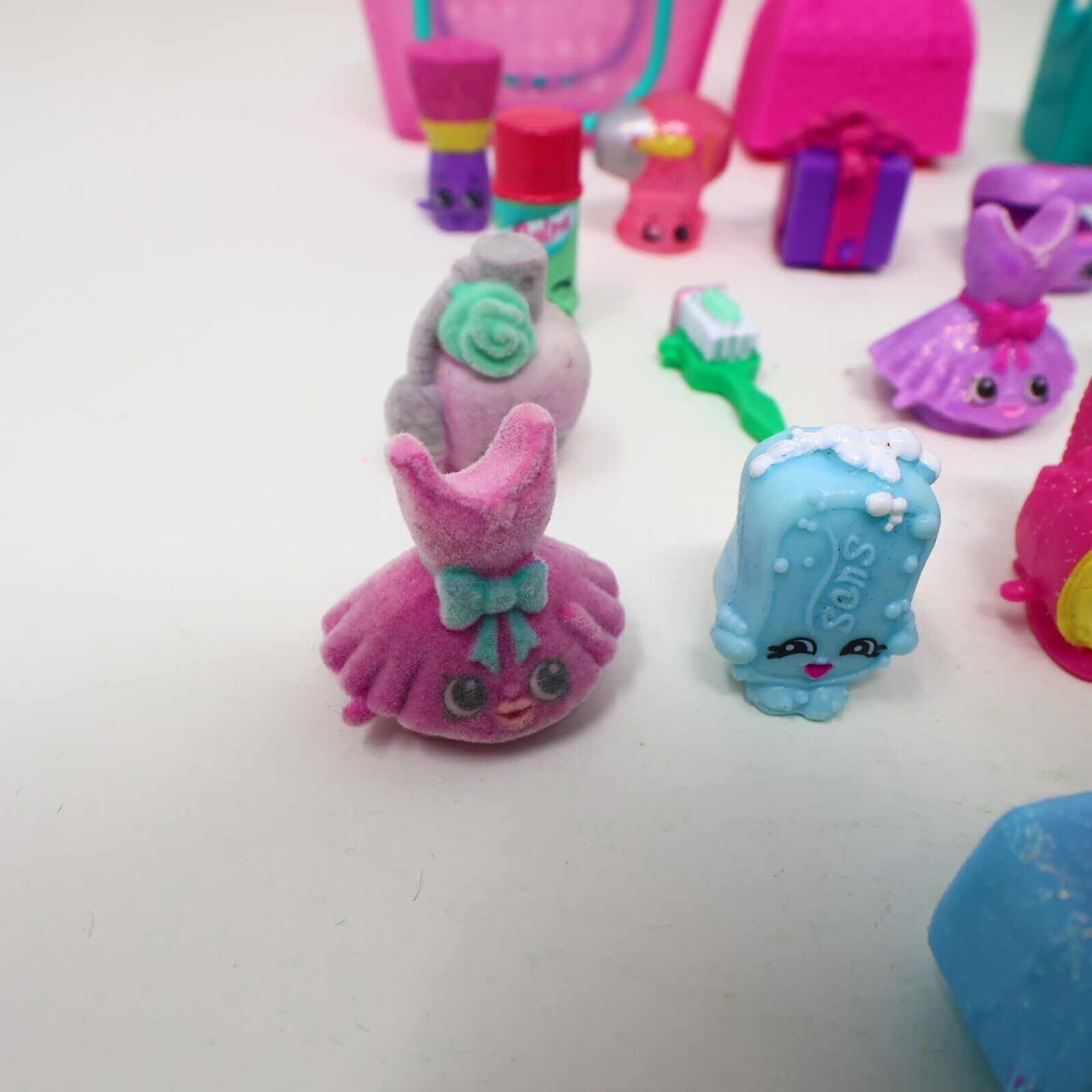 Lot of 21 Shopkins Figures Toys Mixed Makeup Parfume Dresses Gifts Baskets Moose